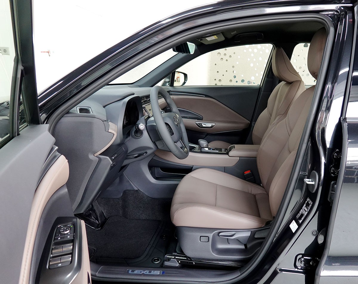 LEXUS LBX FWD Elegant CVT LEDER BRAUN-image-6