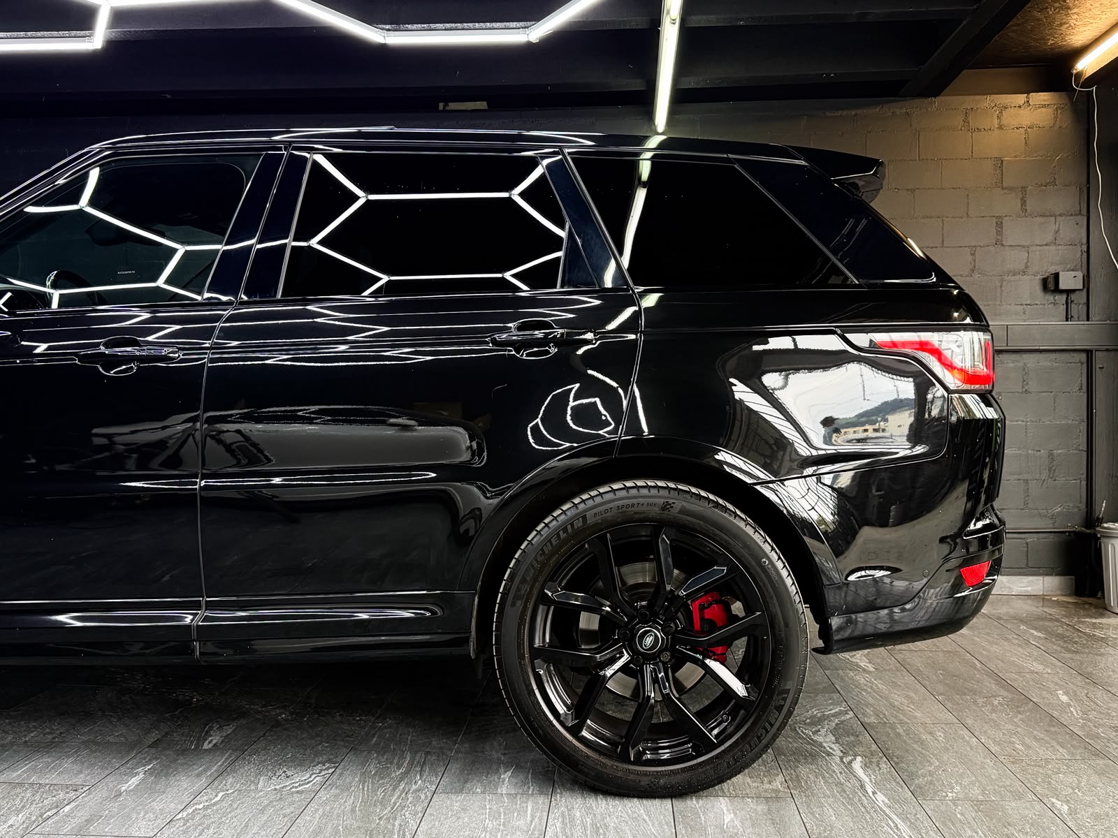 LAND ROVER Range Rover Sport 5.0 V8 S/C SVR Automatic-image-6