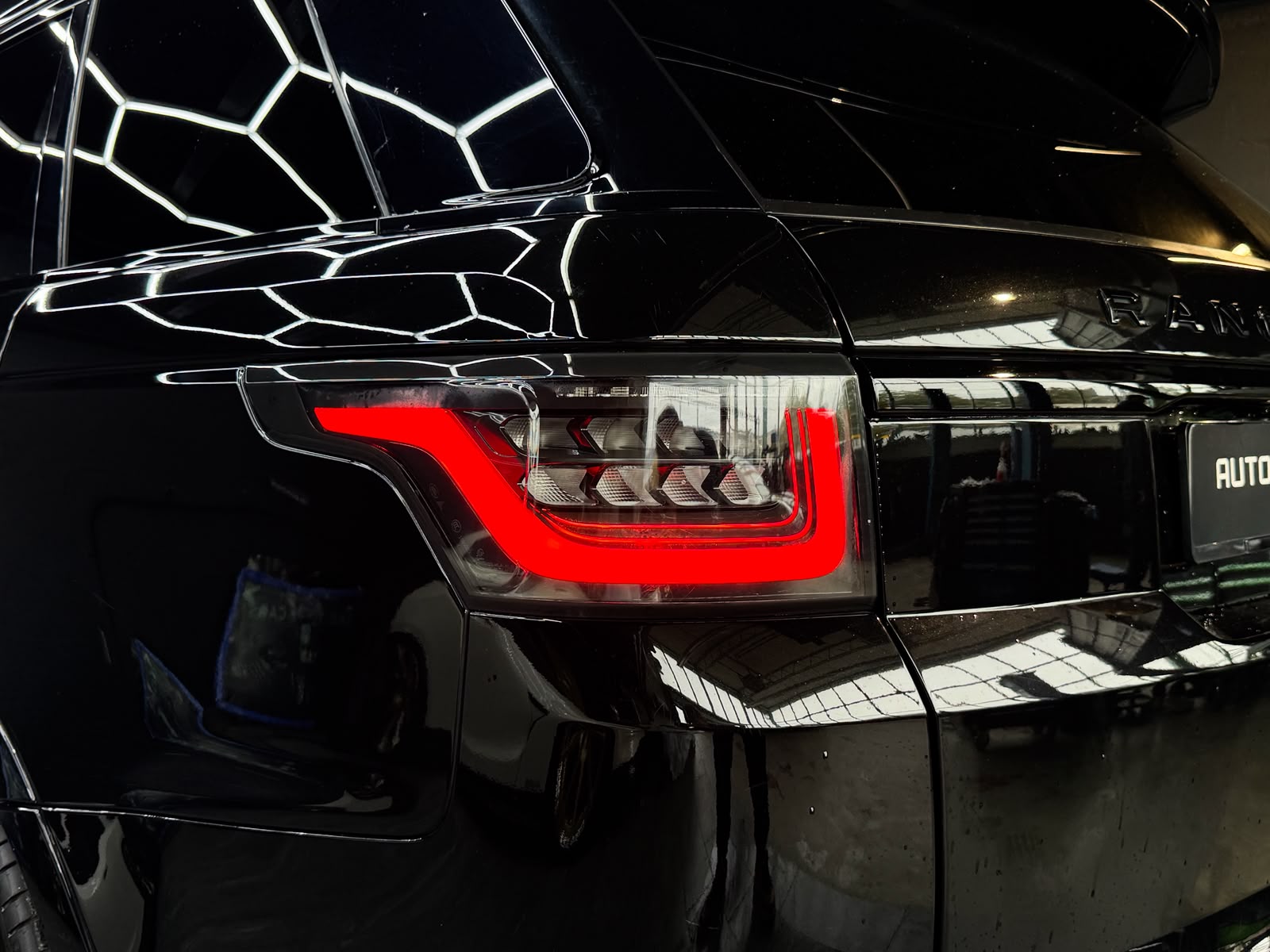 LAND ROVER Range Rover Sport 5.0 V8 S/C SVR Automatic-image-9