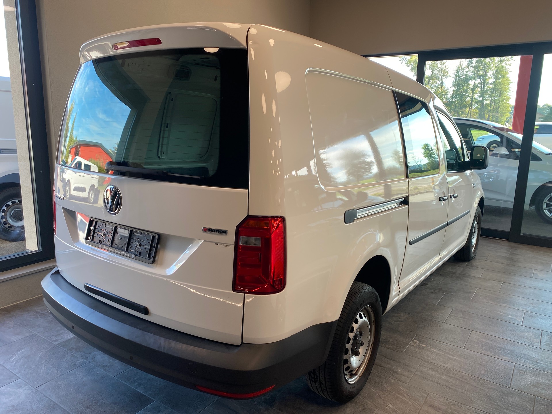 VW Caddy Maxi 2.0TDI 4Motion BlueMotion Technology-image-3