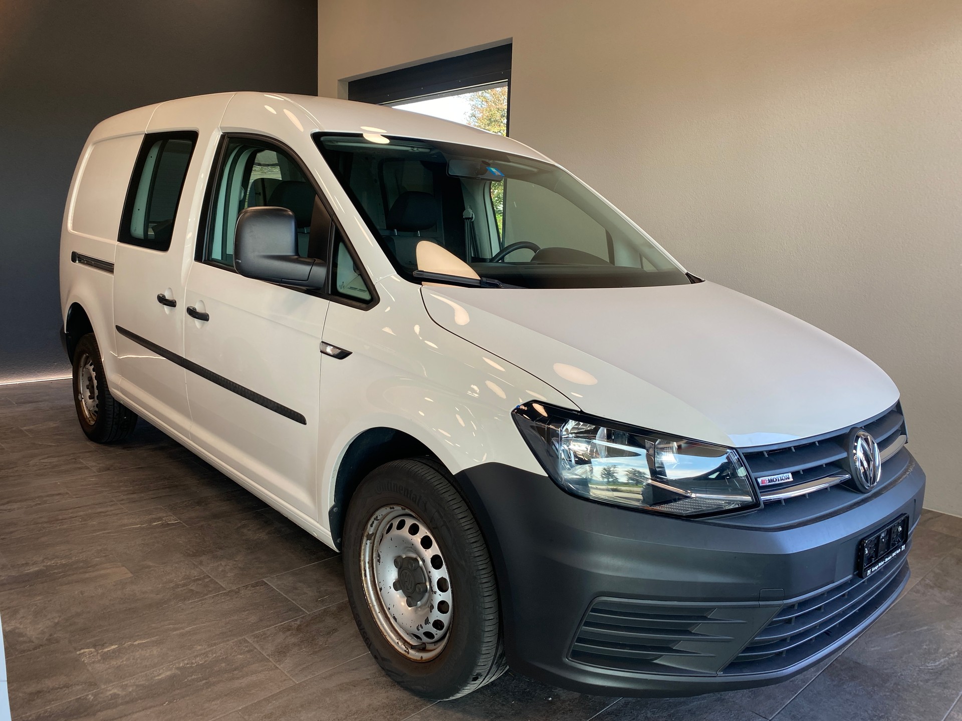 VW Caddy Maxi 2.0TDI 4Motion BlueMotion Technology-image-1