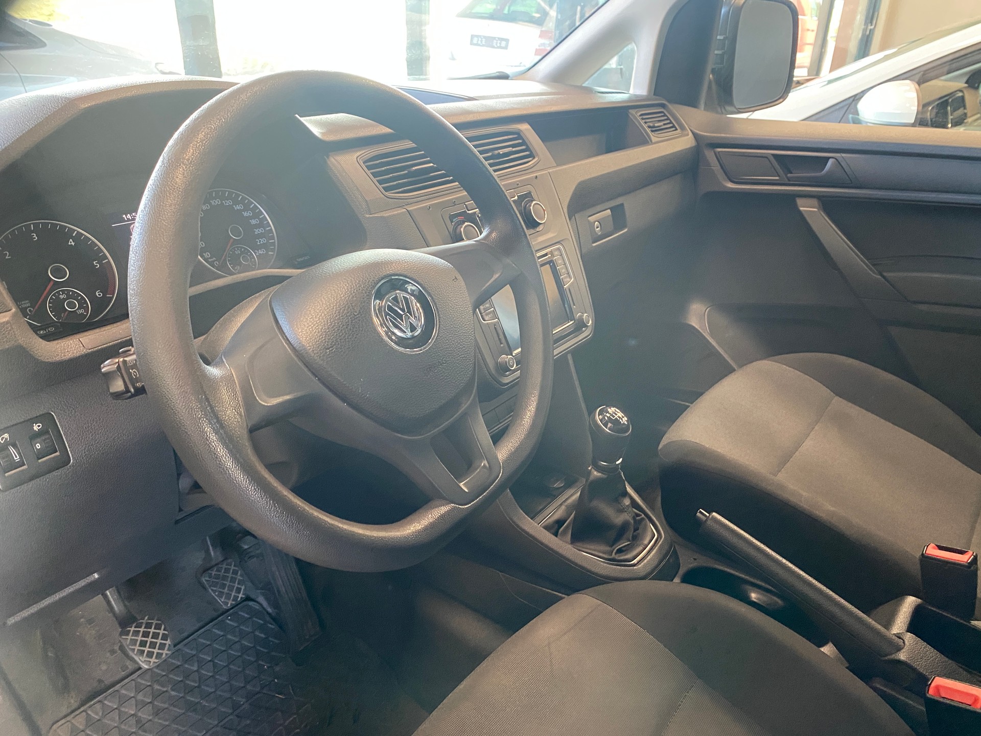 VW Caddy Maxi 2.0TDI 4Motion BlueMotion Technology-image-4