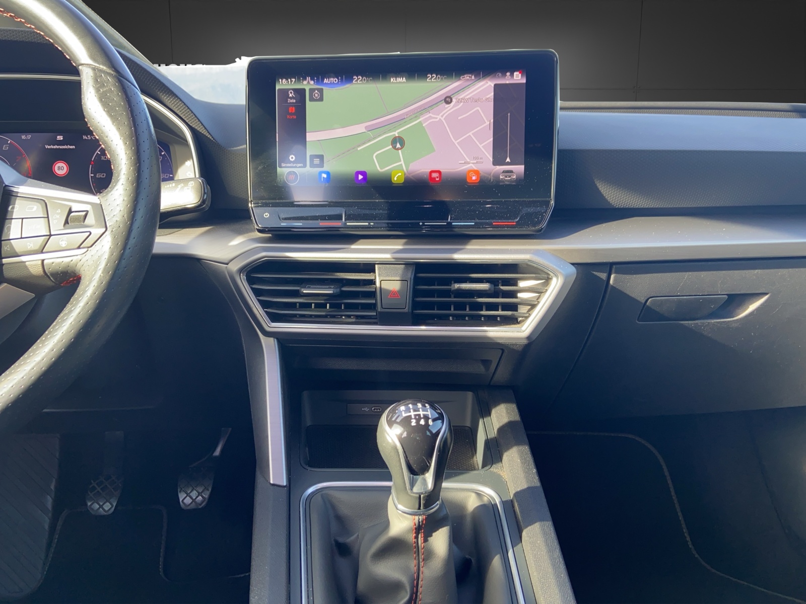 SEAT Leon 1.5 Eco TSI ACT Hola FR-image-11