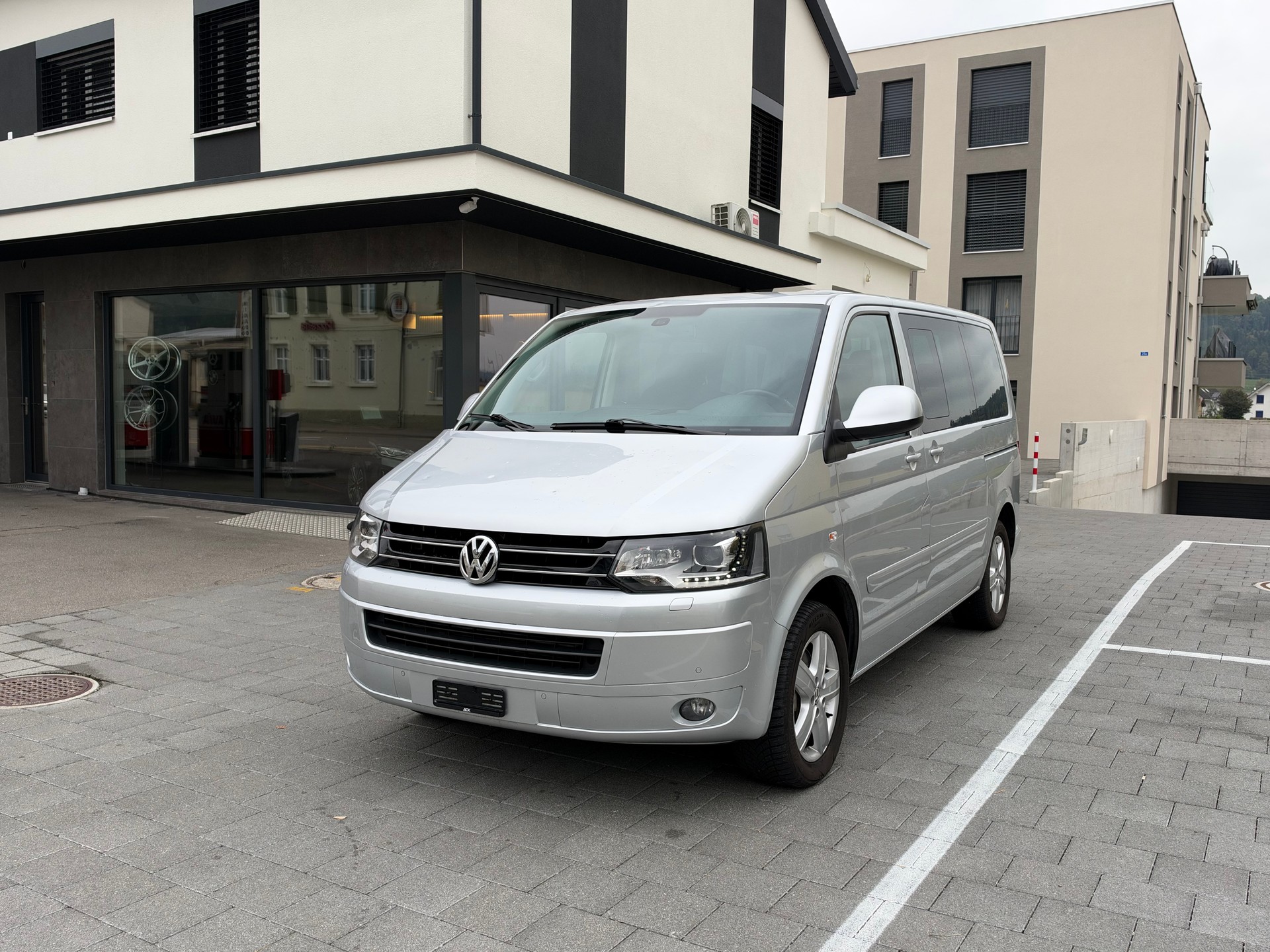 VW T5 Multivan 2.0 Bi-TDI CR Comfortline 4Motion-image-0