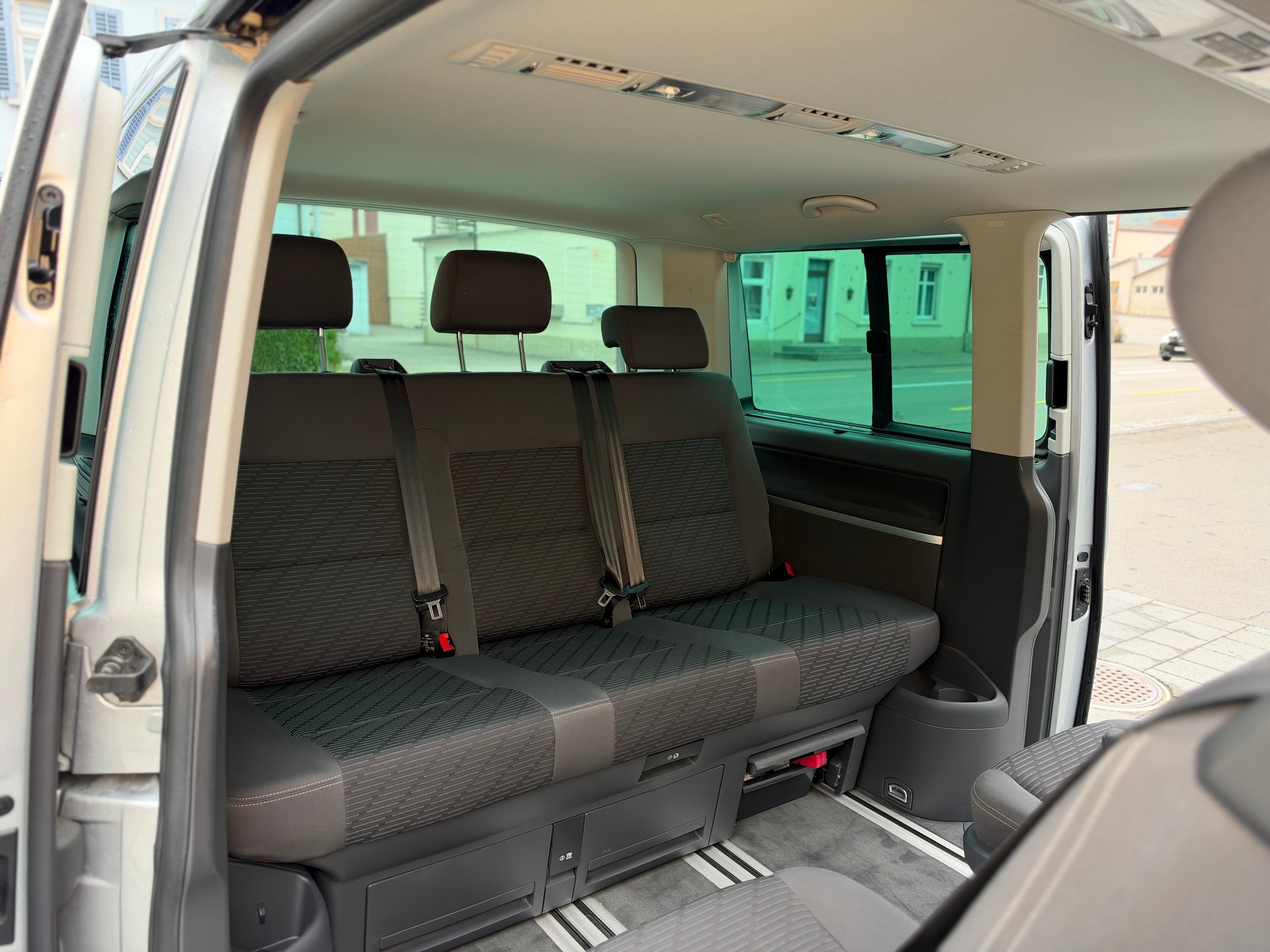 VW T5 Multivan 2.0 Bi-TDI CR Comfortline 4Motion-image-17