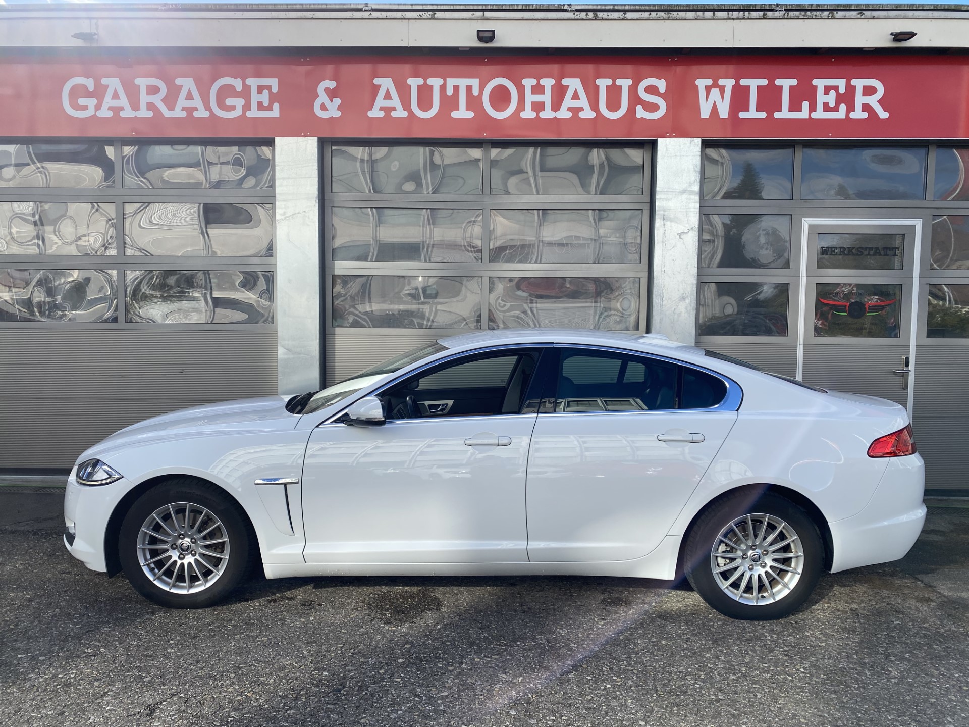 JAGUAR XF 2.2d-image-7