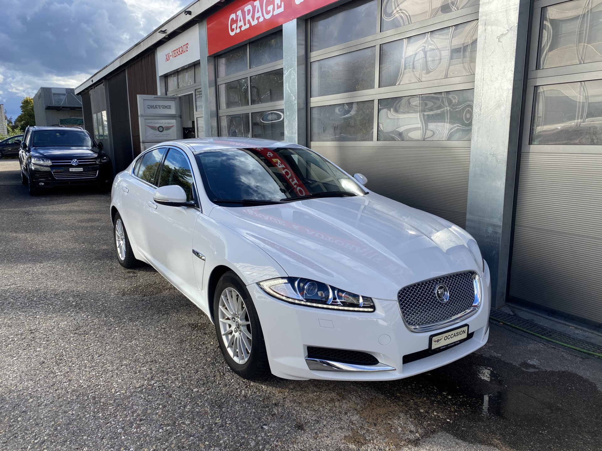 JAGUAR XF 2.2d-image-2