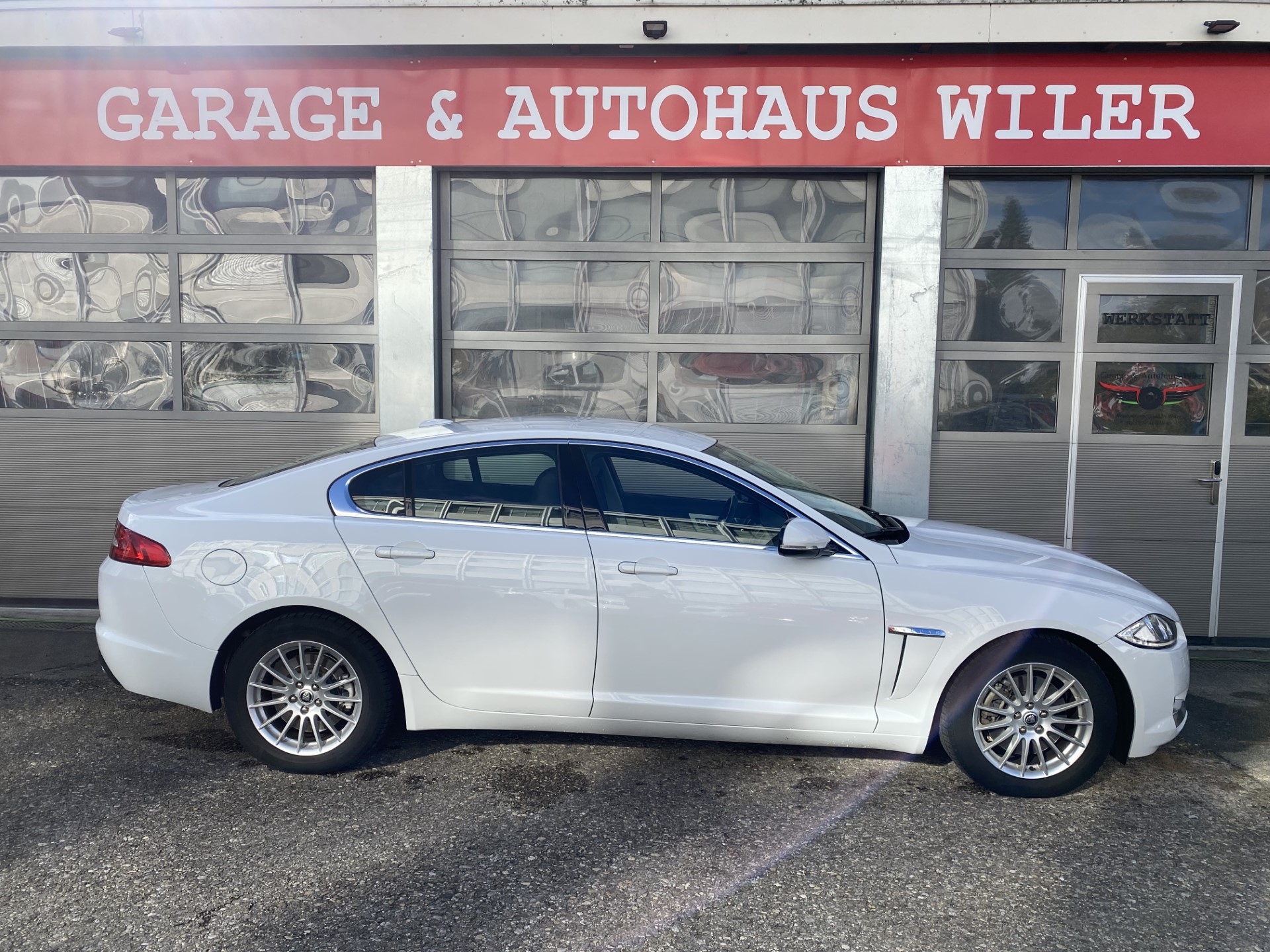 JAGUAR XF 2.2d-image-3