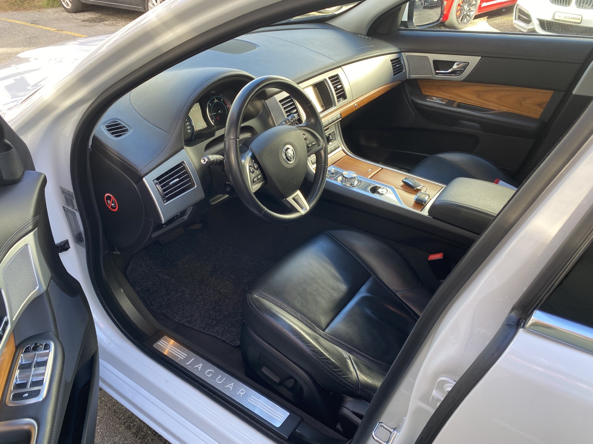 JAGUAR XF 2.2d-image-9
