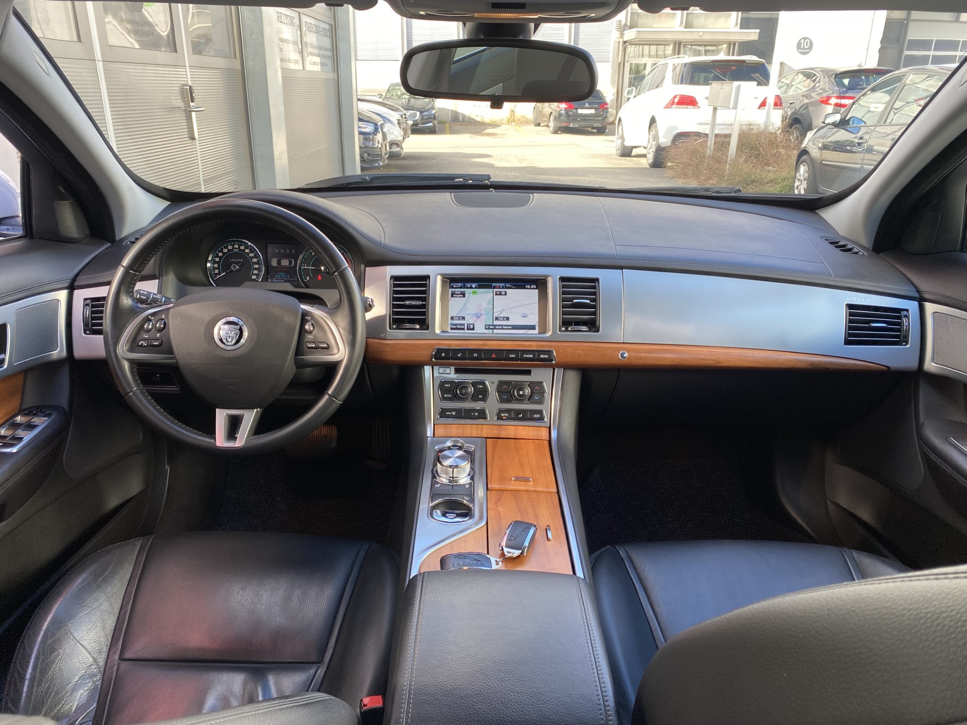 JAGUAR XF 2.2d-image-8