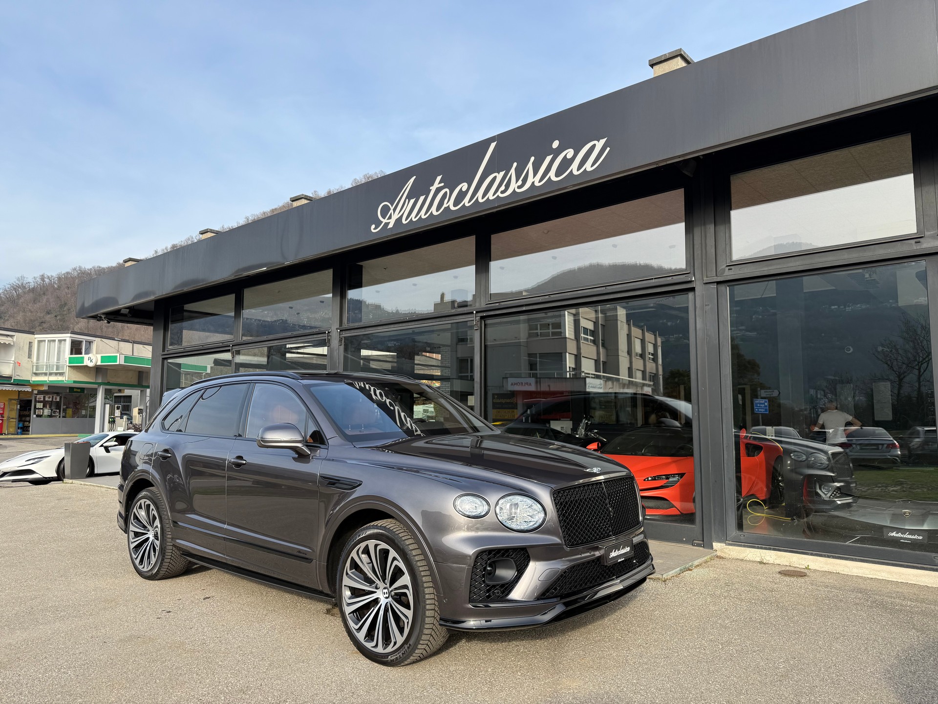 BENTLEY Bentayga Azure-image-4