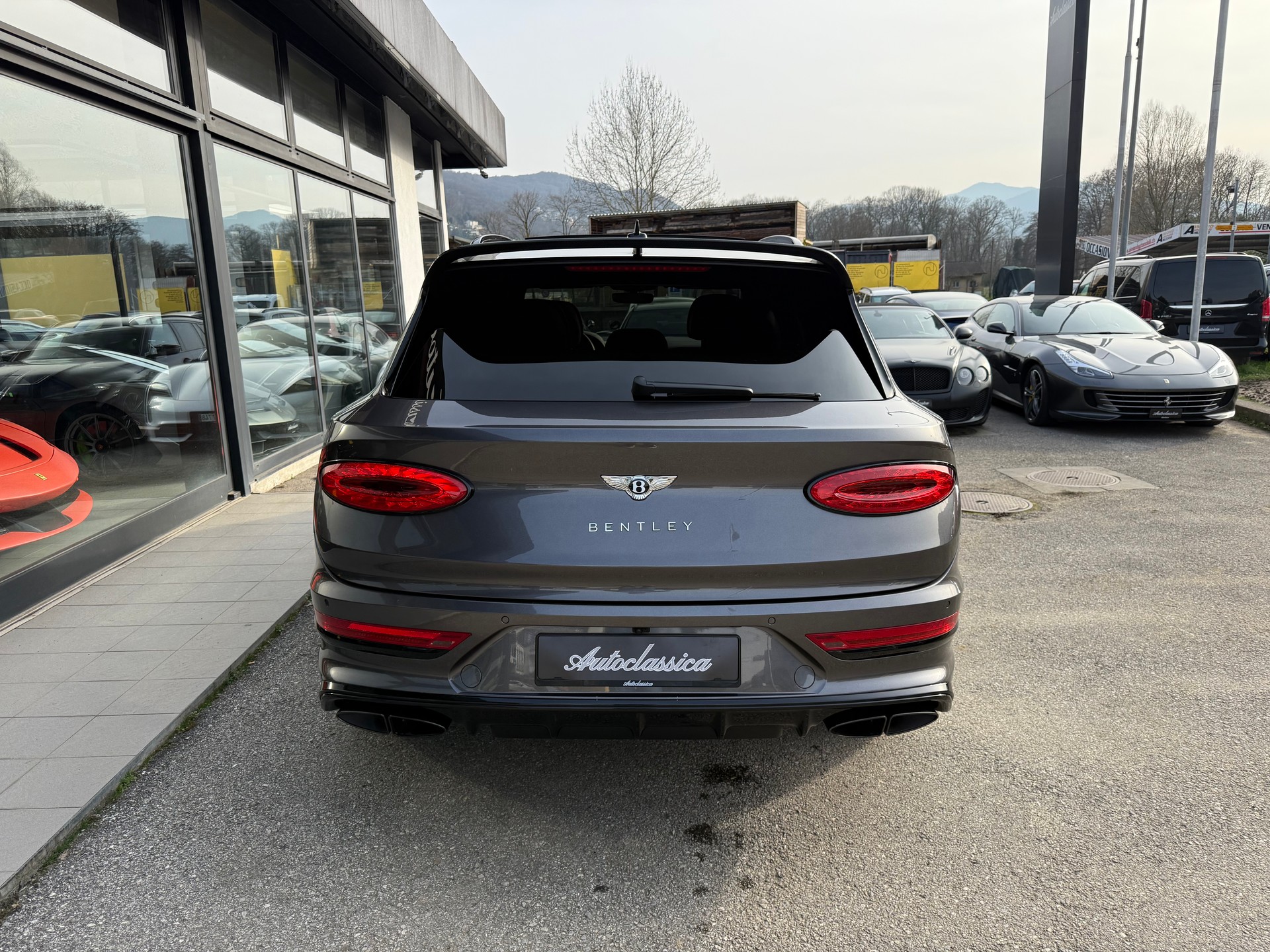 BENTLEY Bentayga Azure-image-2