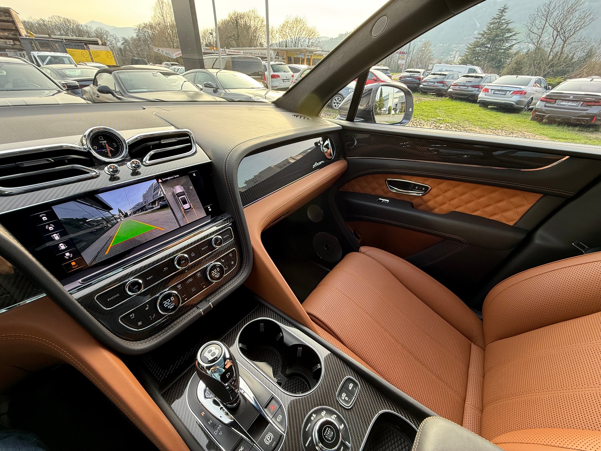 BENTLEY Bentayga Azure-image-15