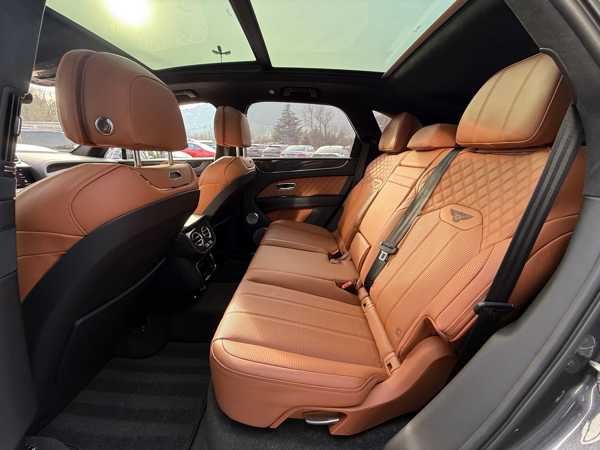 BENTLEY Bentayga Azure-image-16