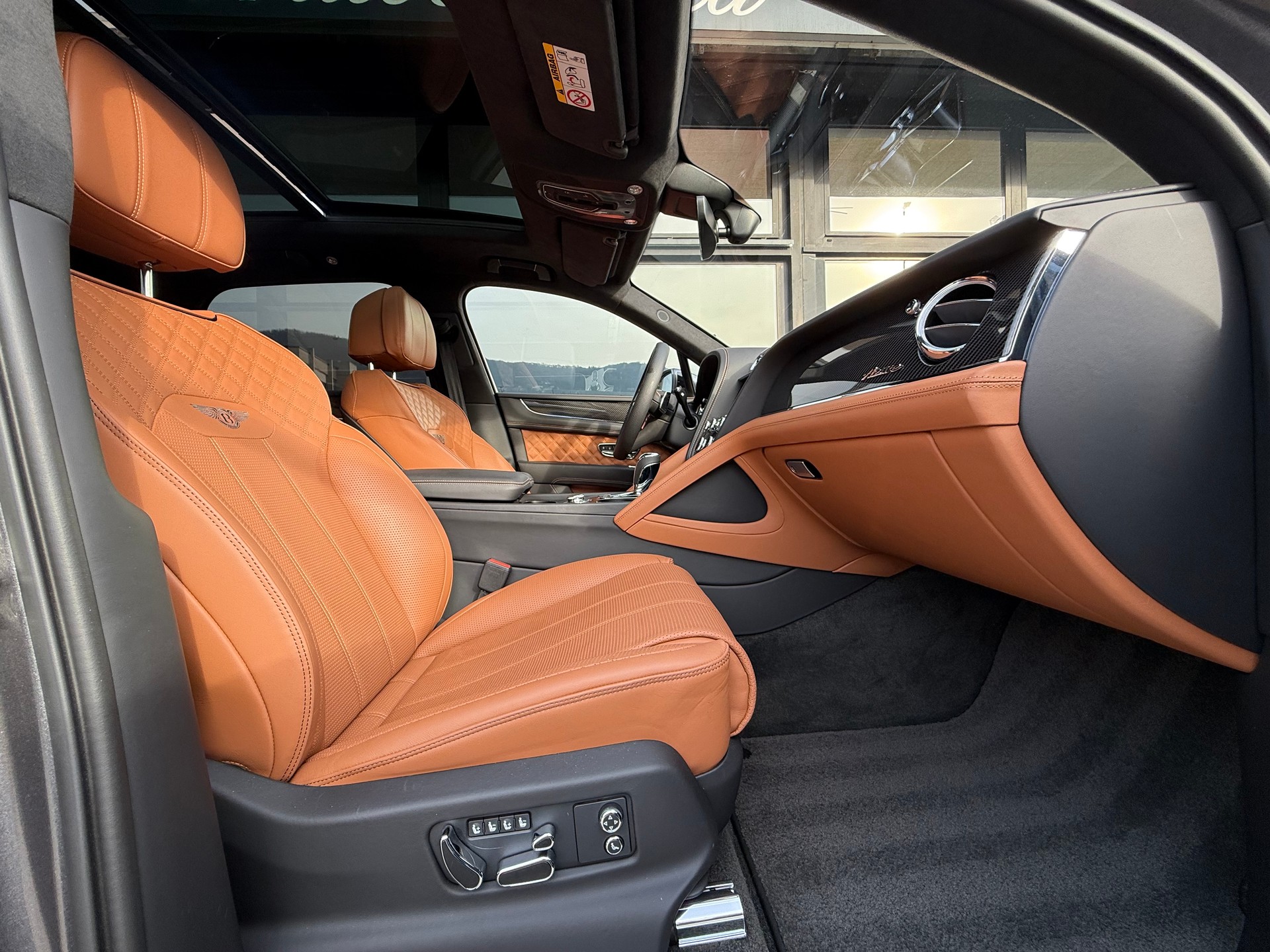 BENTLEY Bentayga Azure-image-10