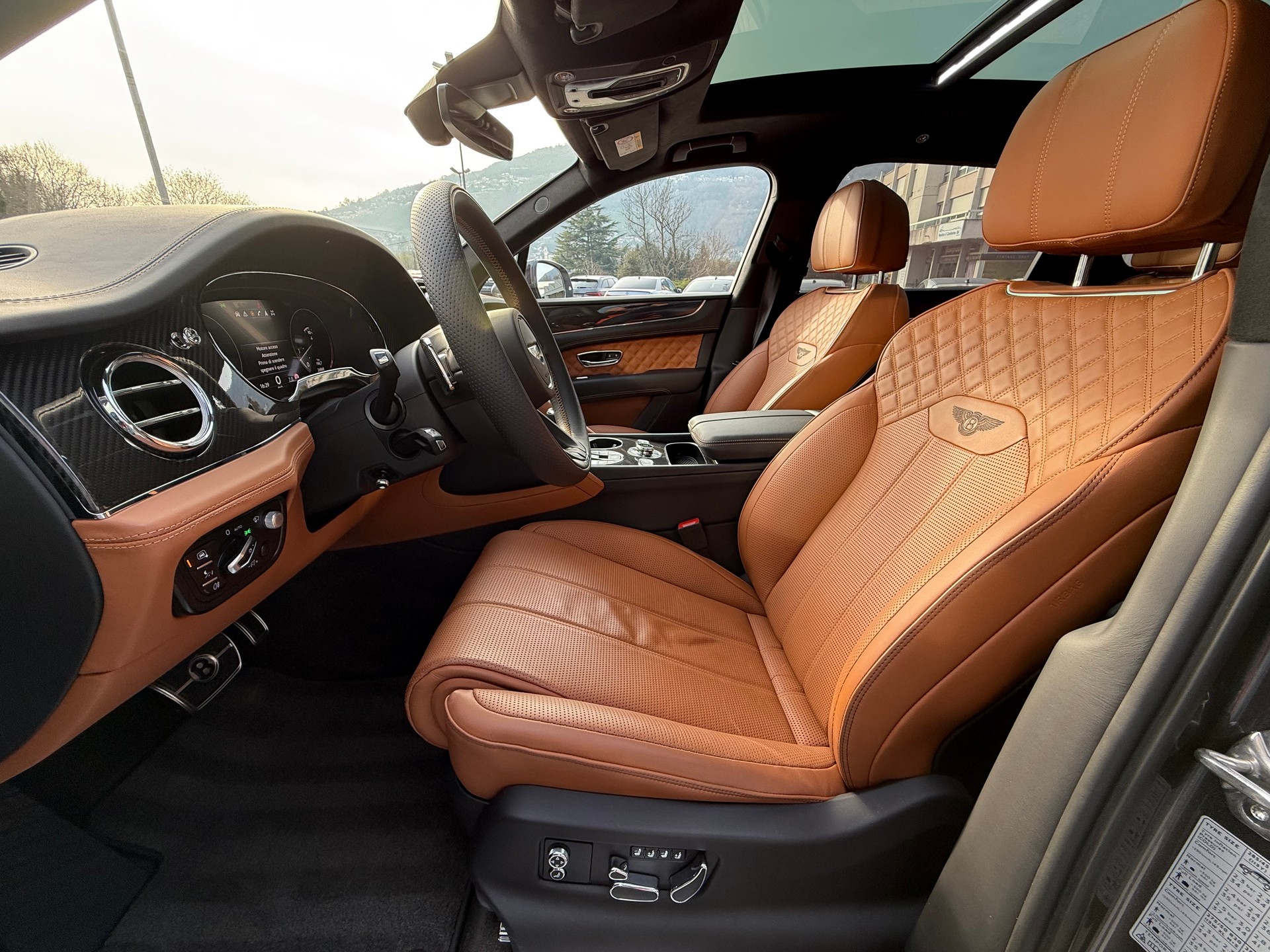 BENTLEY Bentayga Azure-image-8