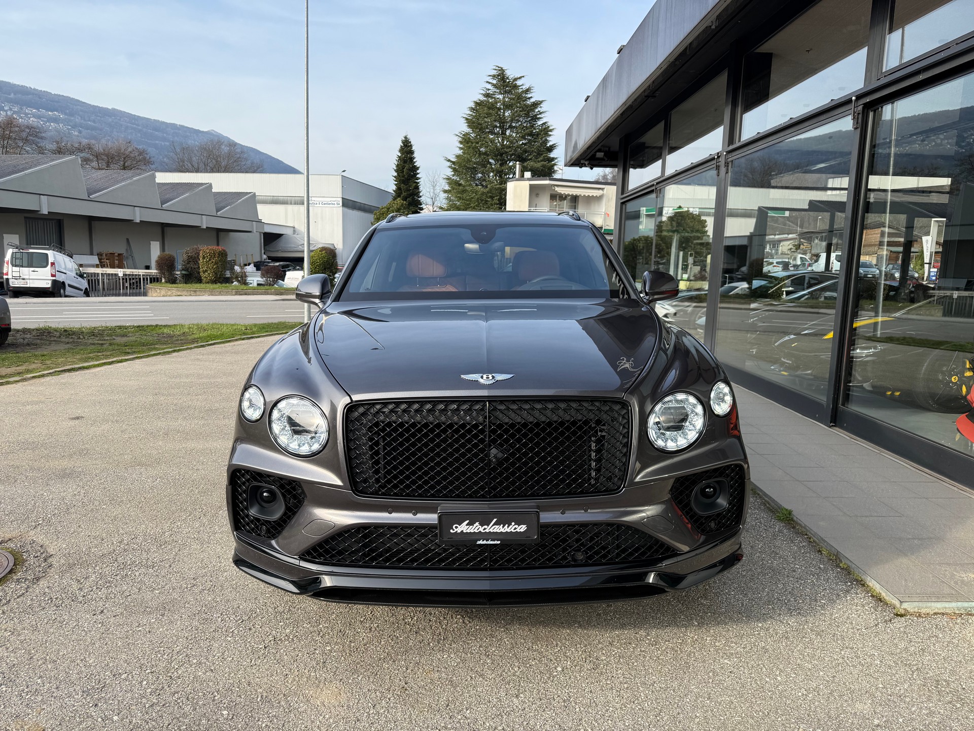 BENTLEY Bentayga Azure-image-1