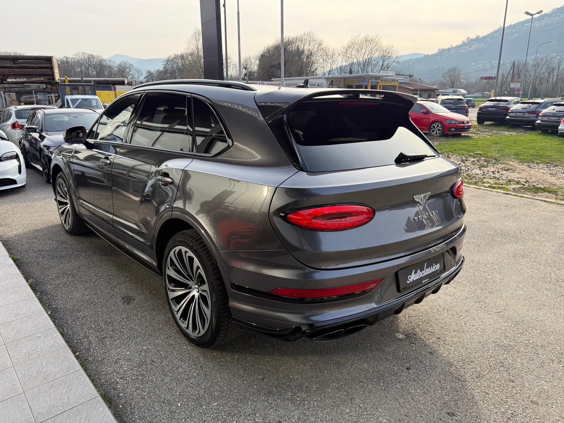 BENTLEY Bentayga Azure-image-6