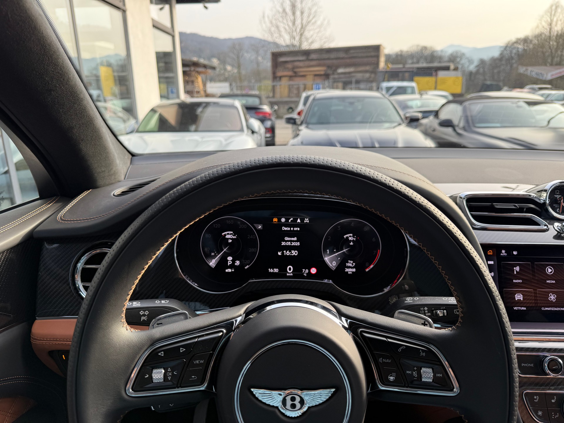 BENTLEY Bentayga Azure-image-14