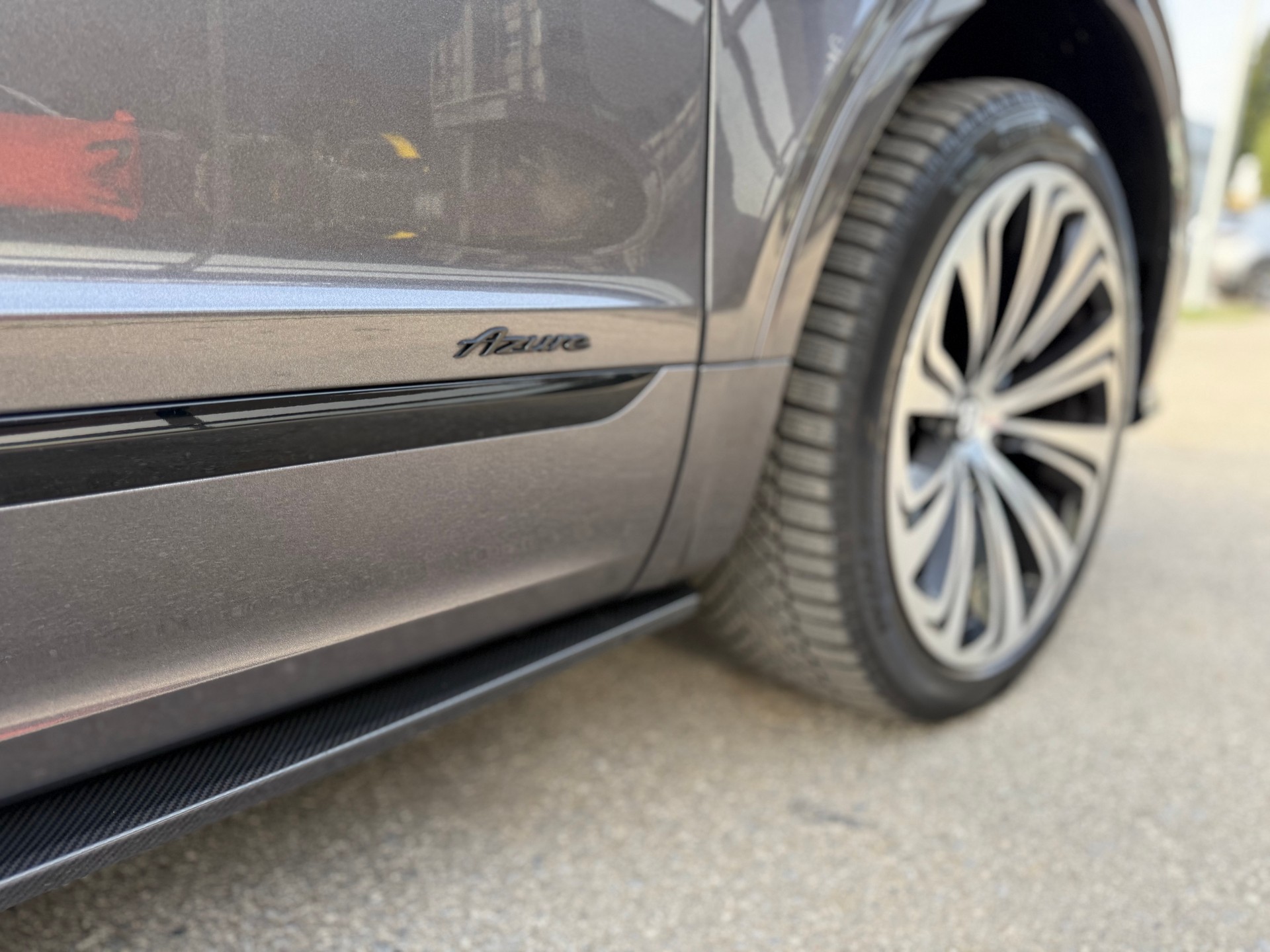 BENTLEY Bentayga Azure-image-18