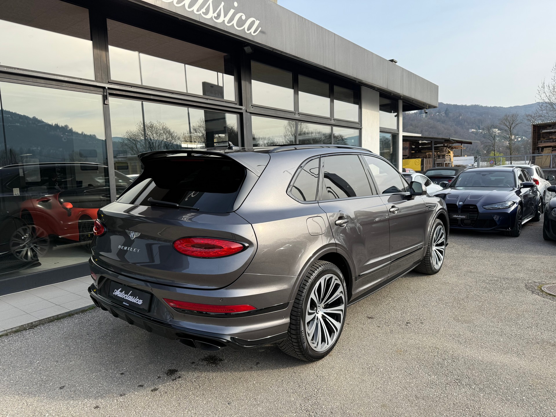 BENTLEY Bentayga Azure-image-7