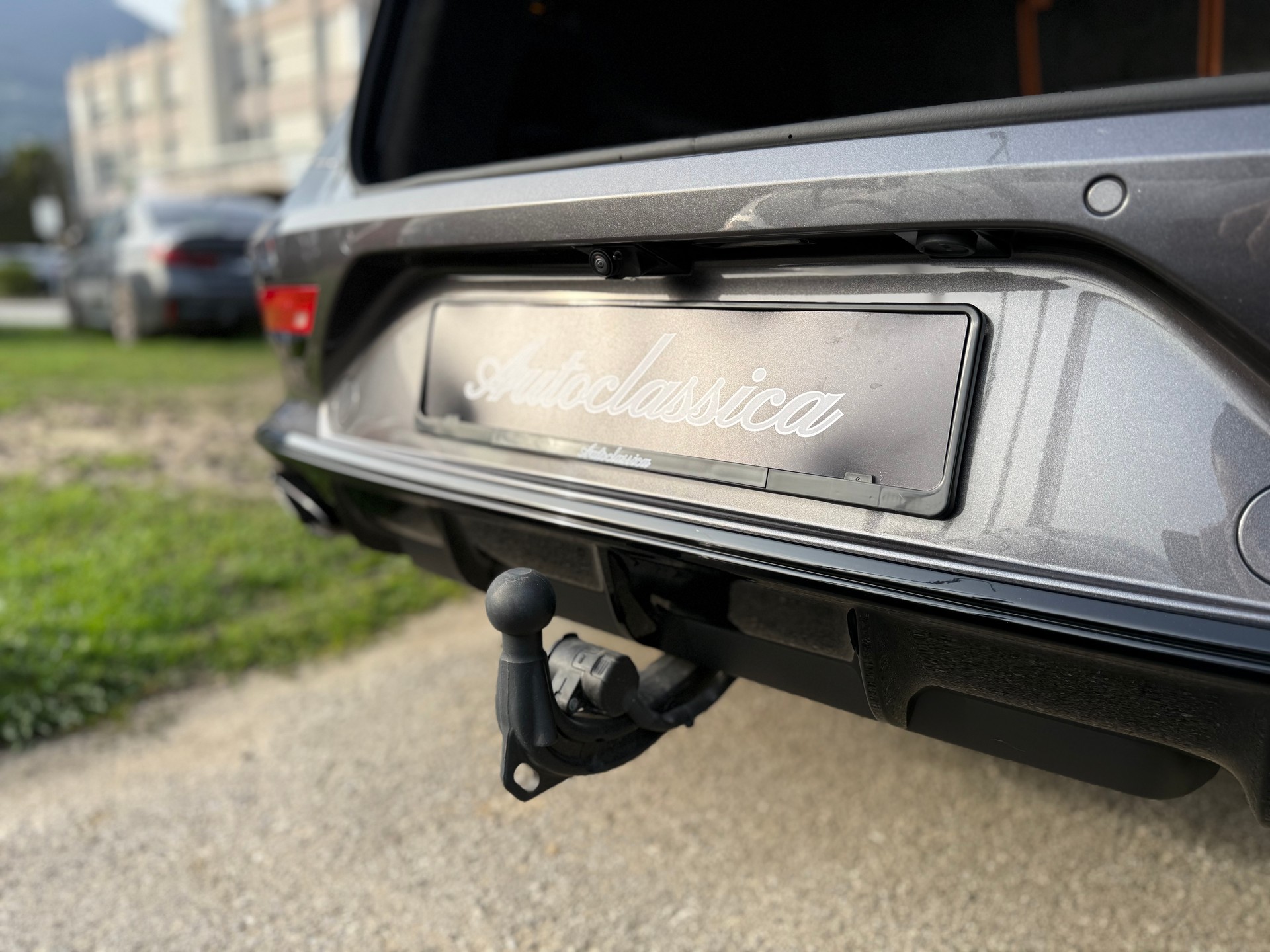 BENTLEY Bentayga Azure-image-19