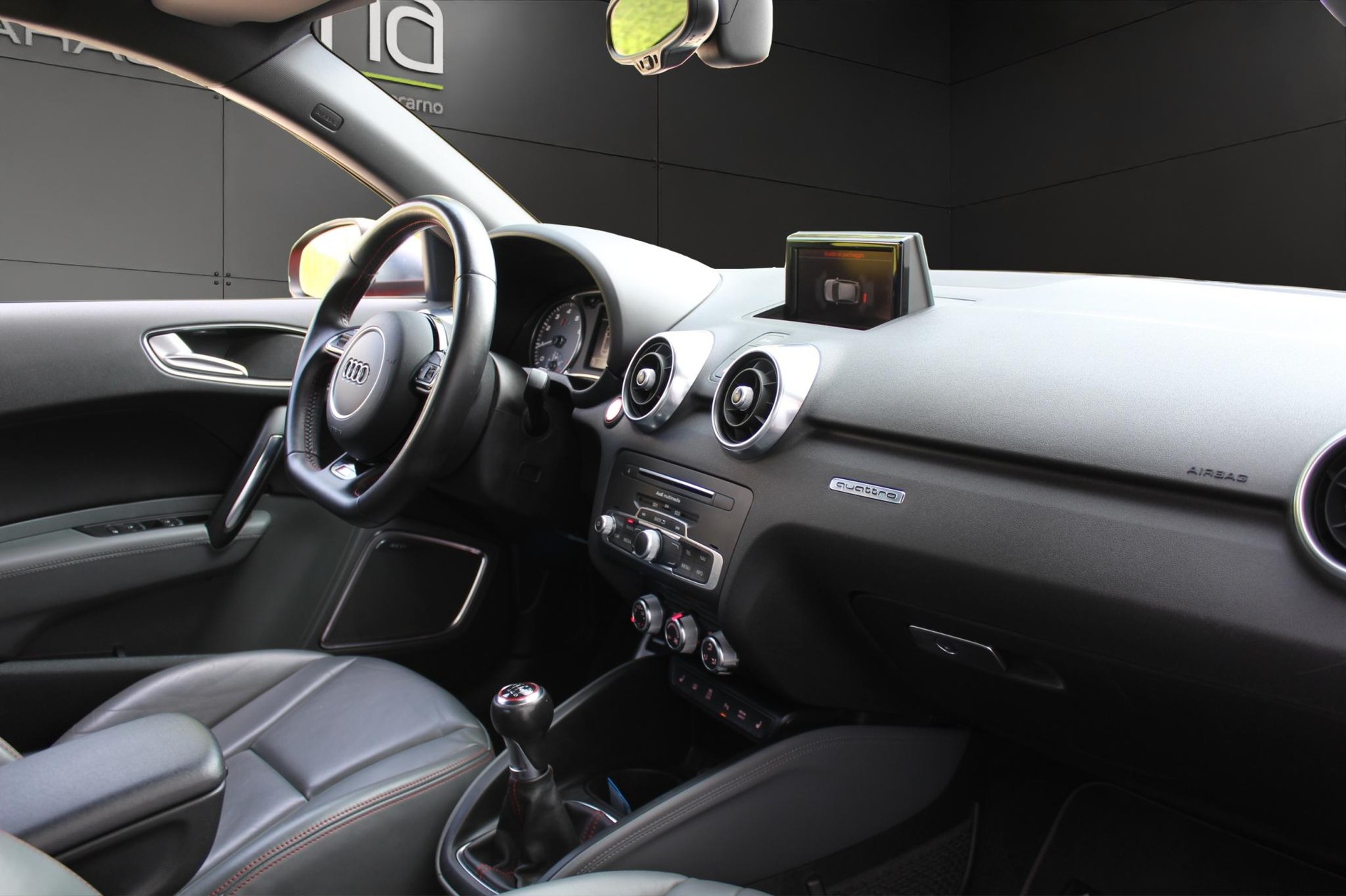 AUDI S1 Sportback 2.0 TFSI quattro-image-8