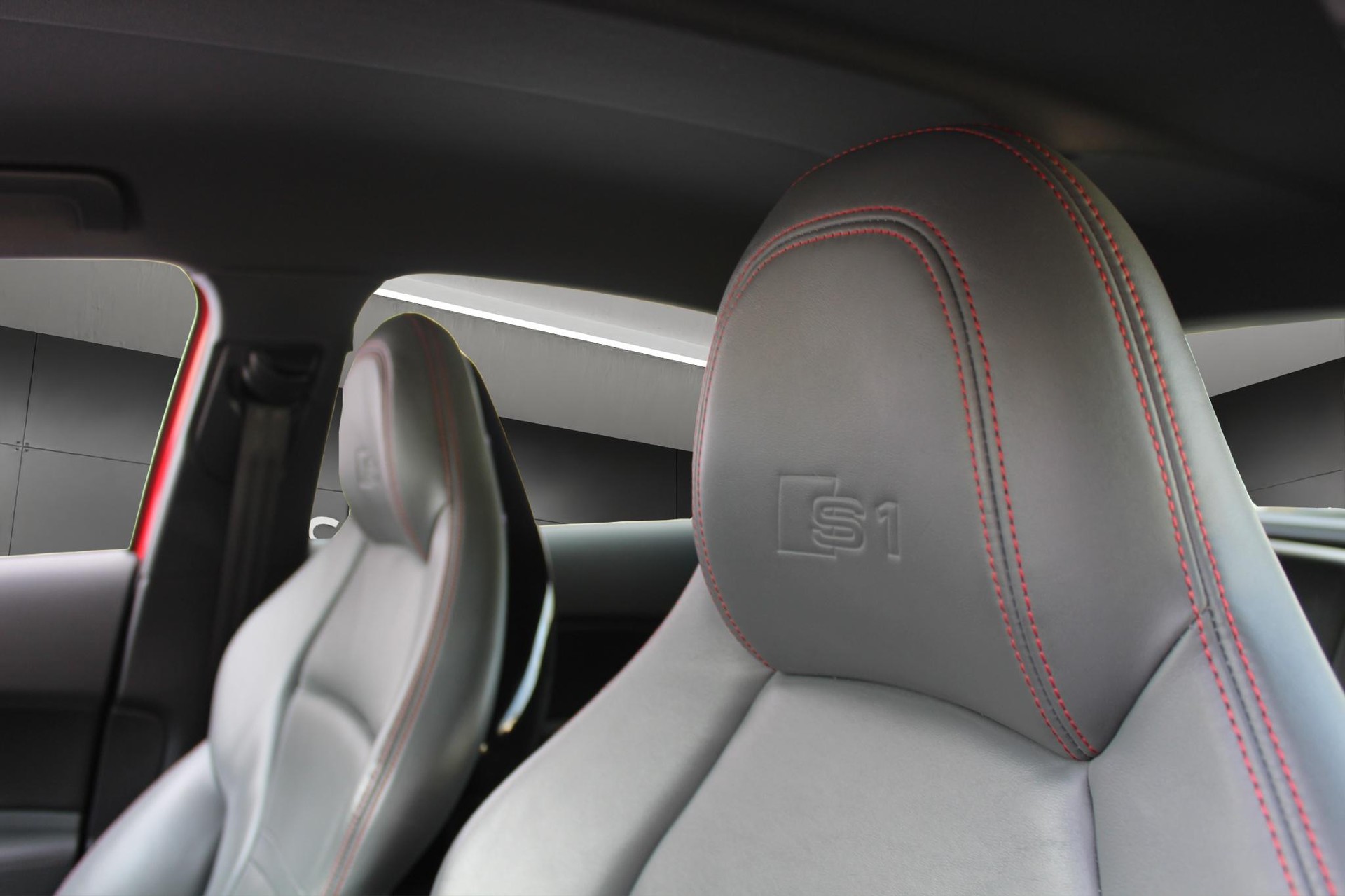 AUDI S1 Sportback 2.0 TFSI quattro-image-12