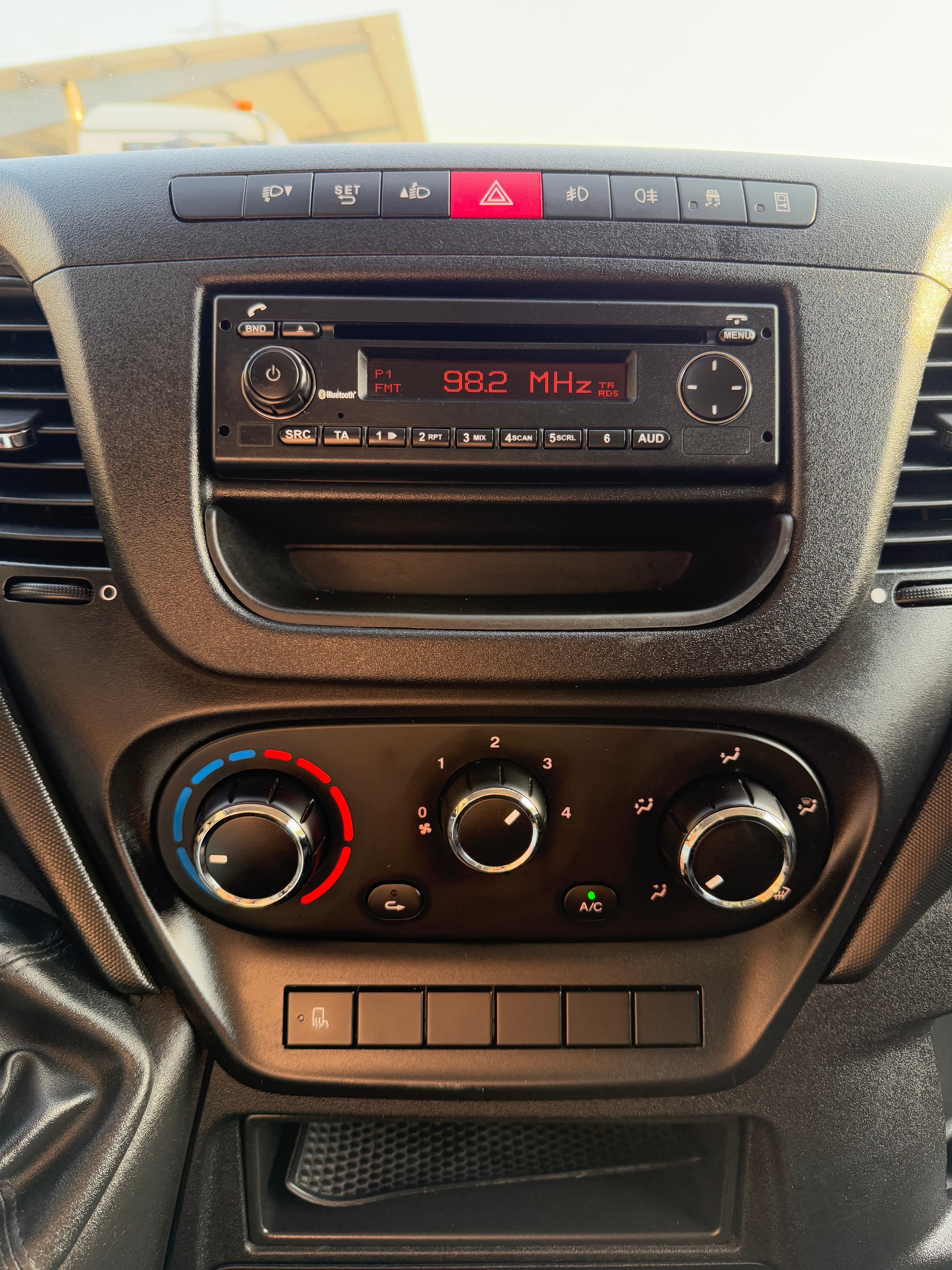 IVECO 35 C 17 3.0l Hebebühne-image-8