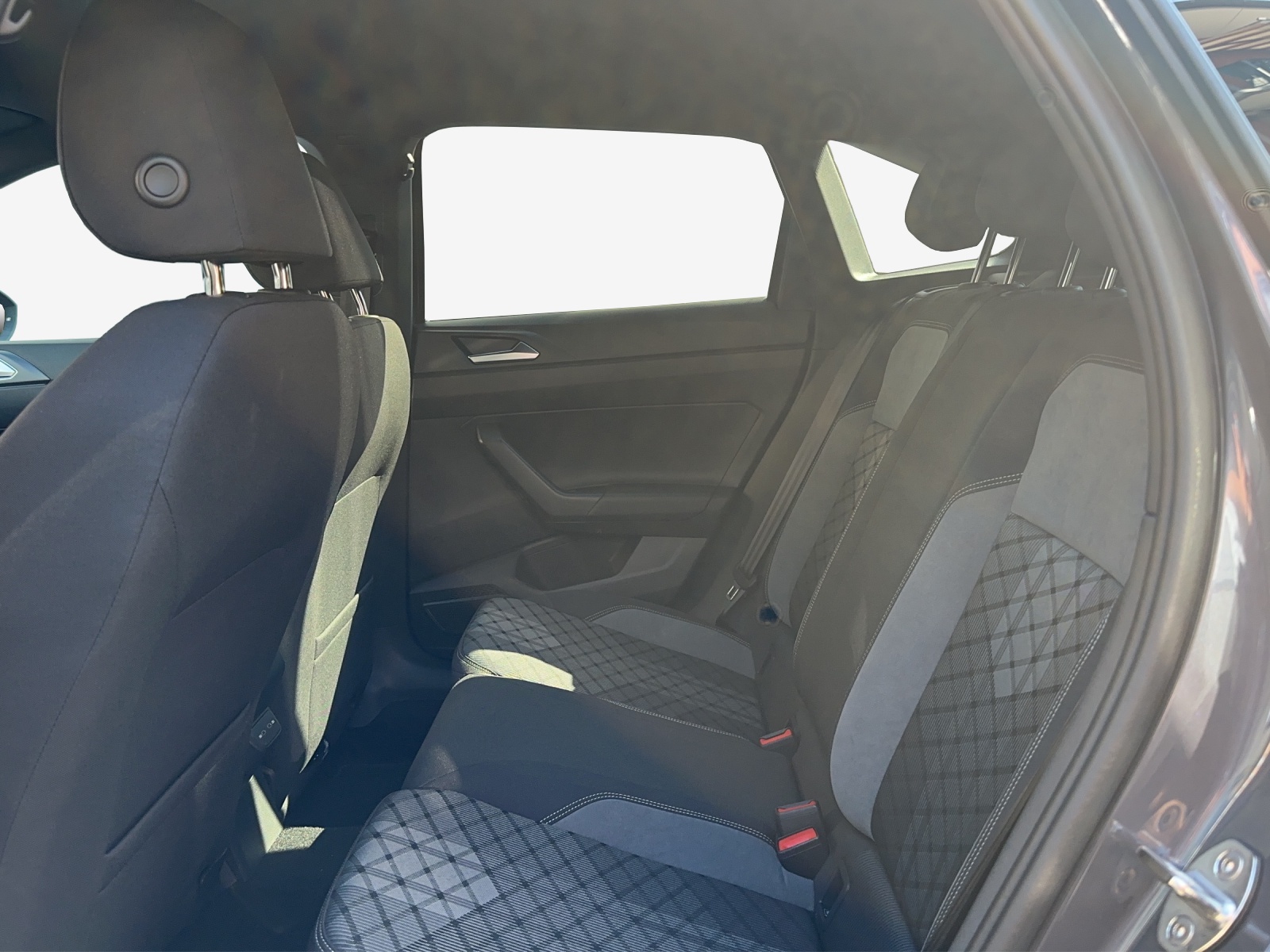VW Taigo 1.0 TSI R-Line DSG-image-8