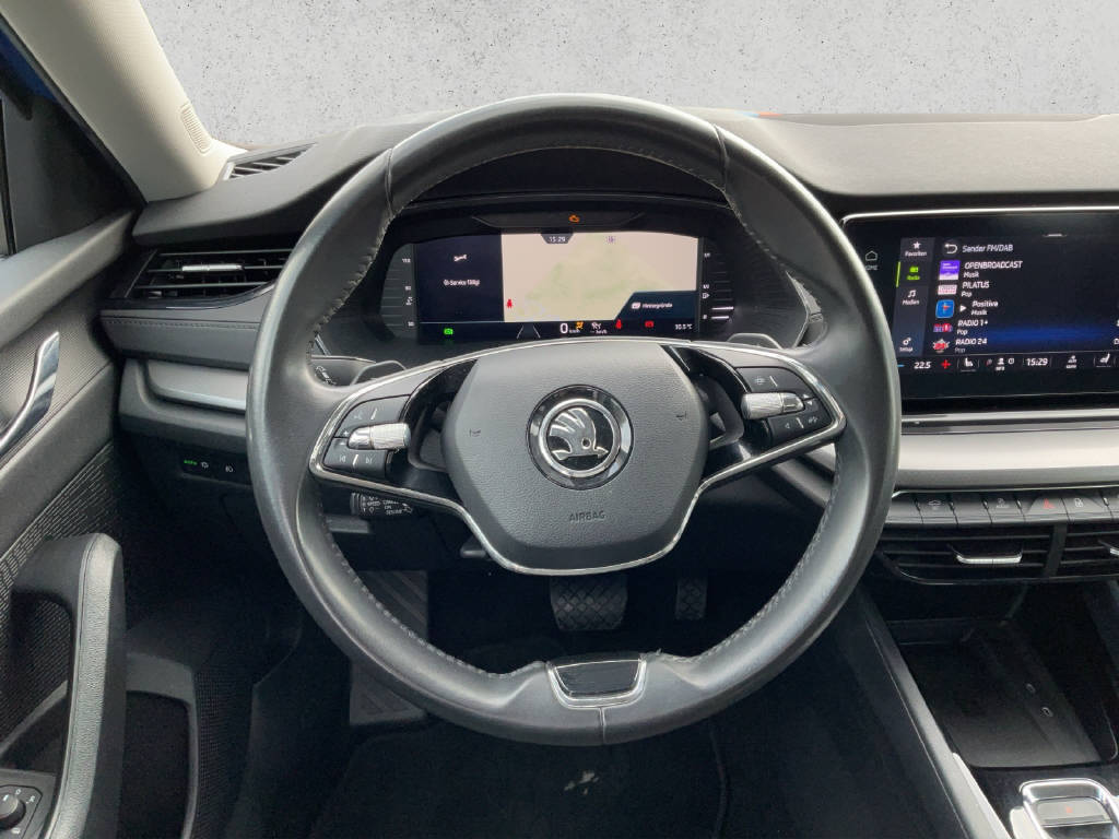 SKODA Octavia Combi 2.0 TDI Ambition DSG-image-9