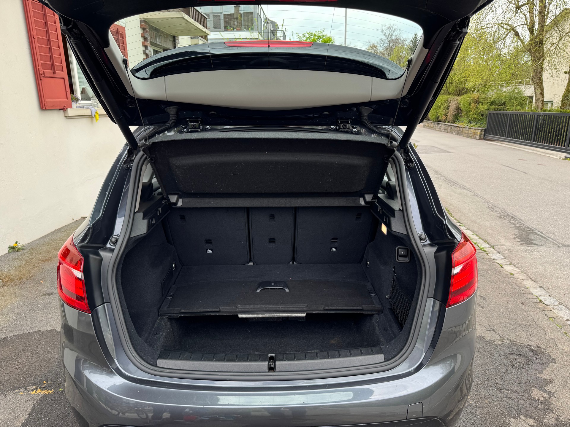 BMW 218d xDrive-image-8