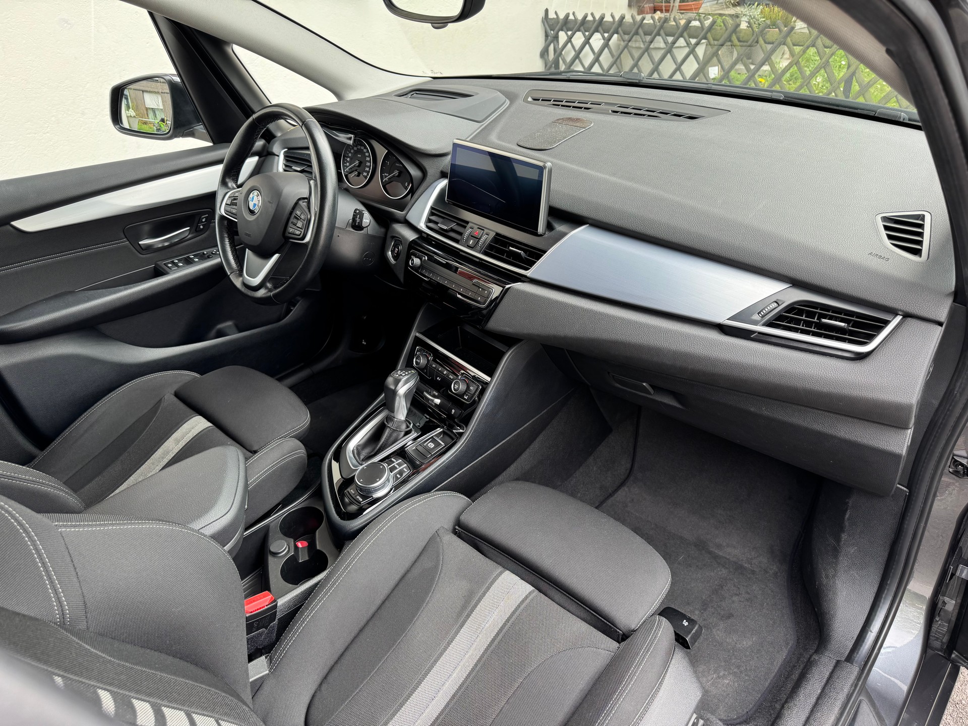 BMW 218d xDrive-image-7
