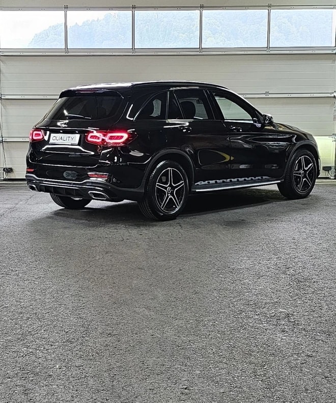 MERCEDES-BENZ GLC 200 AMG Line 4Matic 9G-Tronic *CH-Fahrzeug**Face-Lift Model*-image-4