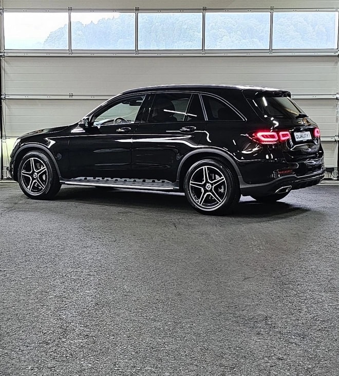 MERCEDES-BENZ GLC 200 AMG Line 4Matic 9G-Tronic *CH-Fahrzeug**Face-Lift Model*-image-2