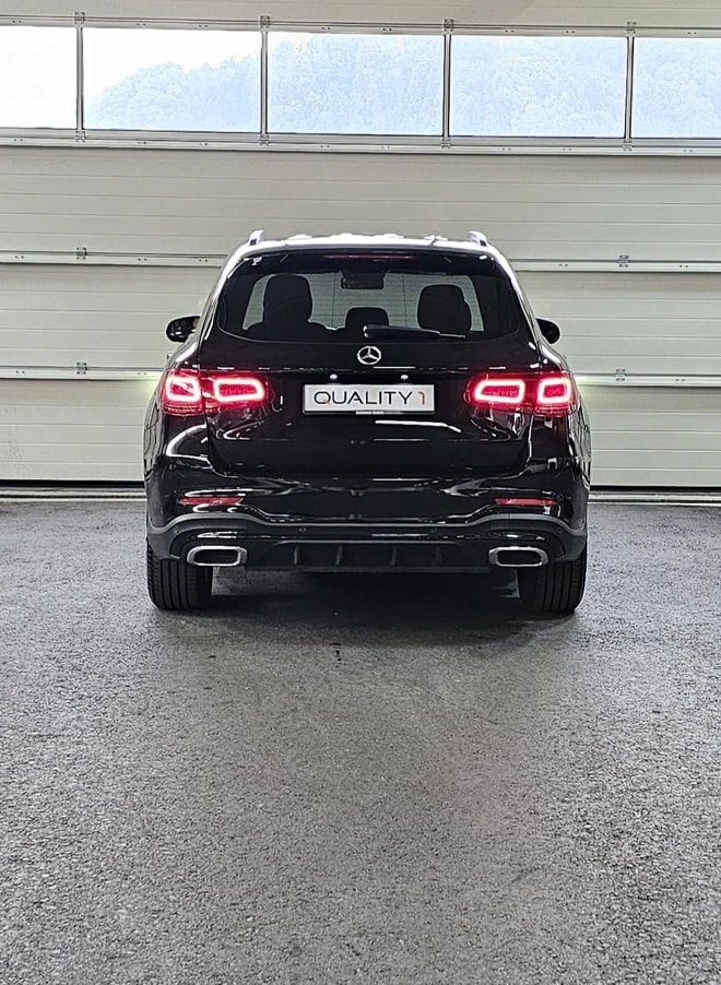 MERCEDES-BENZ GLC 200 AMG Line 4Matic 9G-Tronic *CH-Fahrzeug**Face-Lift Model*-image-3