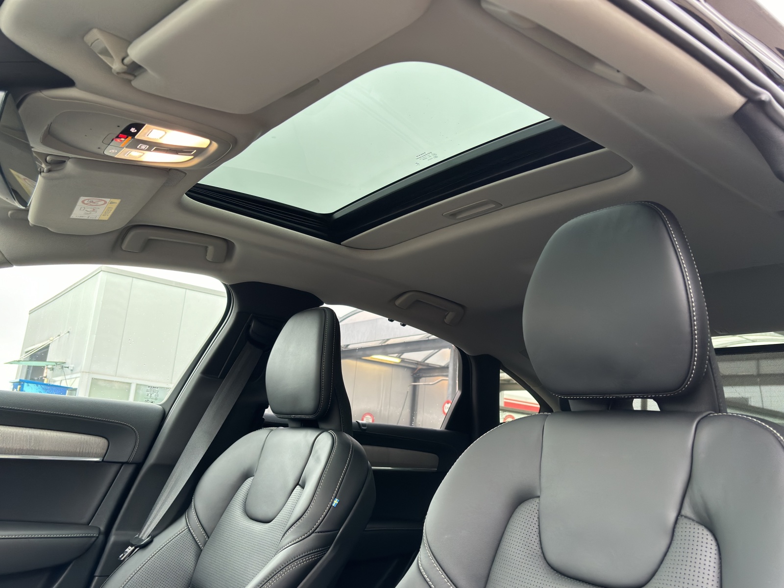 VOLVO S90 2.0 T8 TE Ultimate Dark eAWD-image-14