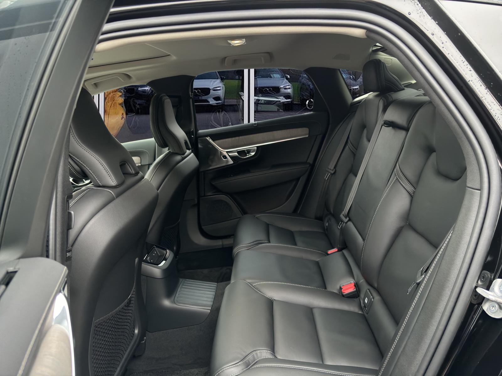 VOLVO S90 2.0 T8 TE Ultimate Dark eAWD-image-7