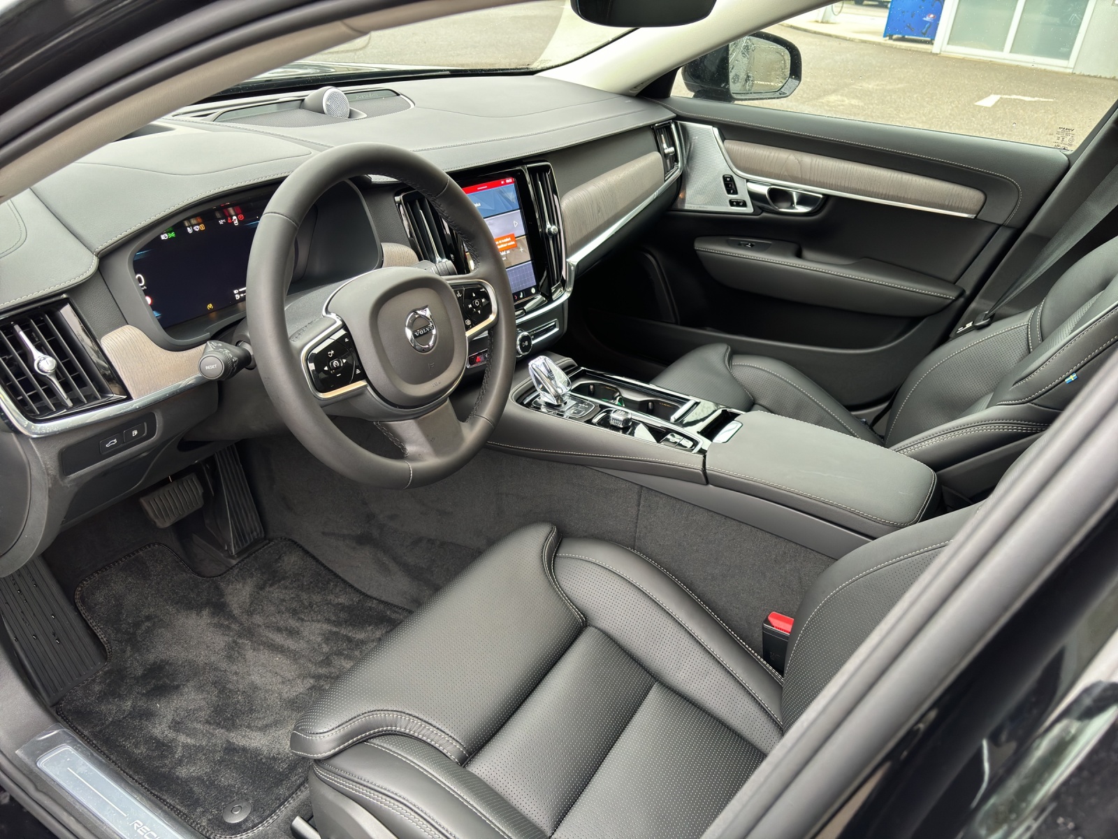 VOLVO S90 2.0 T8 TE Ultimate Dark eAWD-image-9
