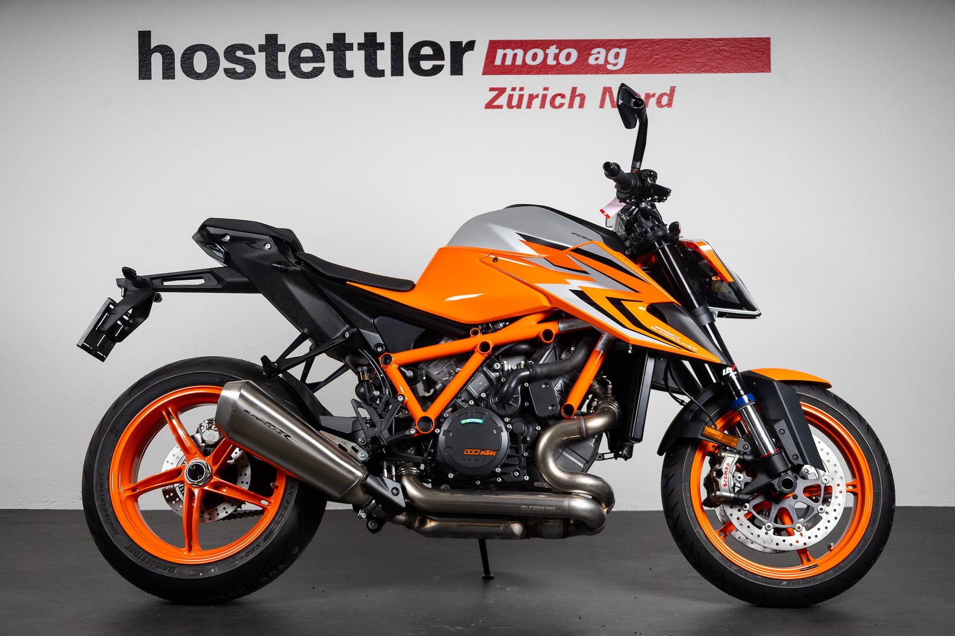 KTM 1290 Super Duke R EVO Inkl. Akrapovic Slip on-showroom-element-1