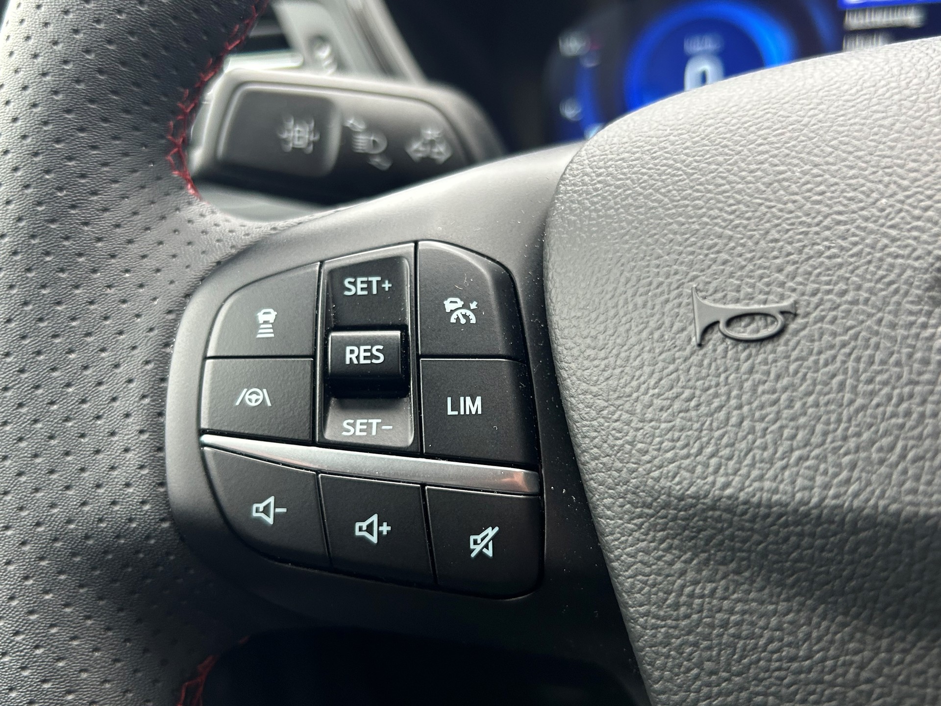 FORD Kuga 2.5 Plug-in Hybrid ST-Line X-image-17