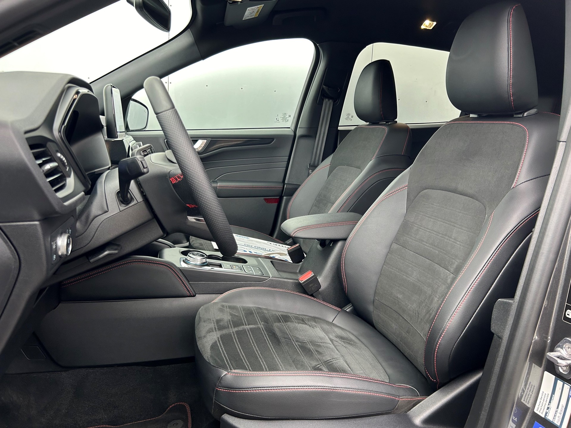 FORD Kuga 2.5 Plug-in Hybrid ST-Line X-image-12
