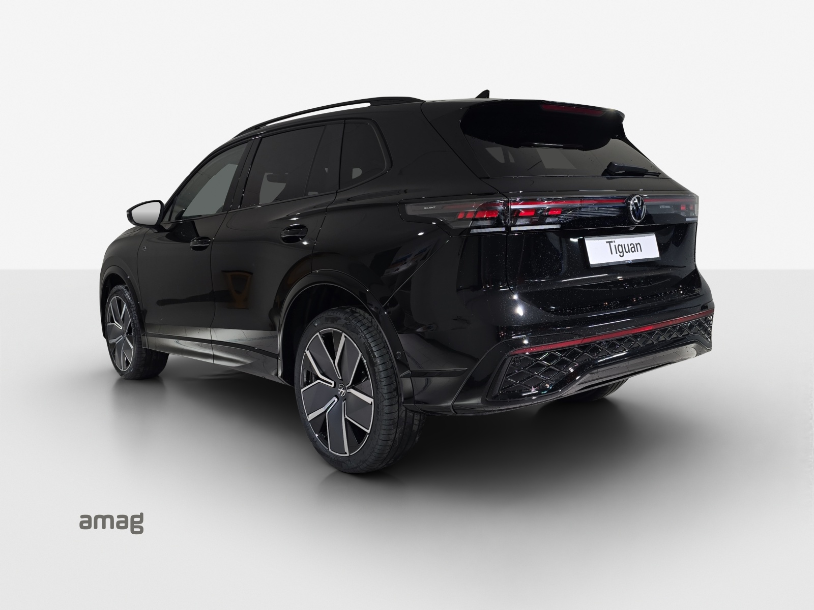 VW Tiguan 2.0 TSI DSG R-Line 4Motion-image-2