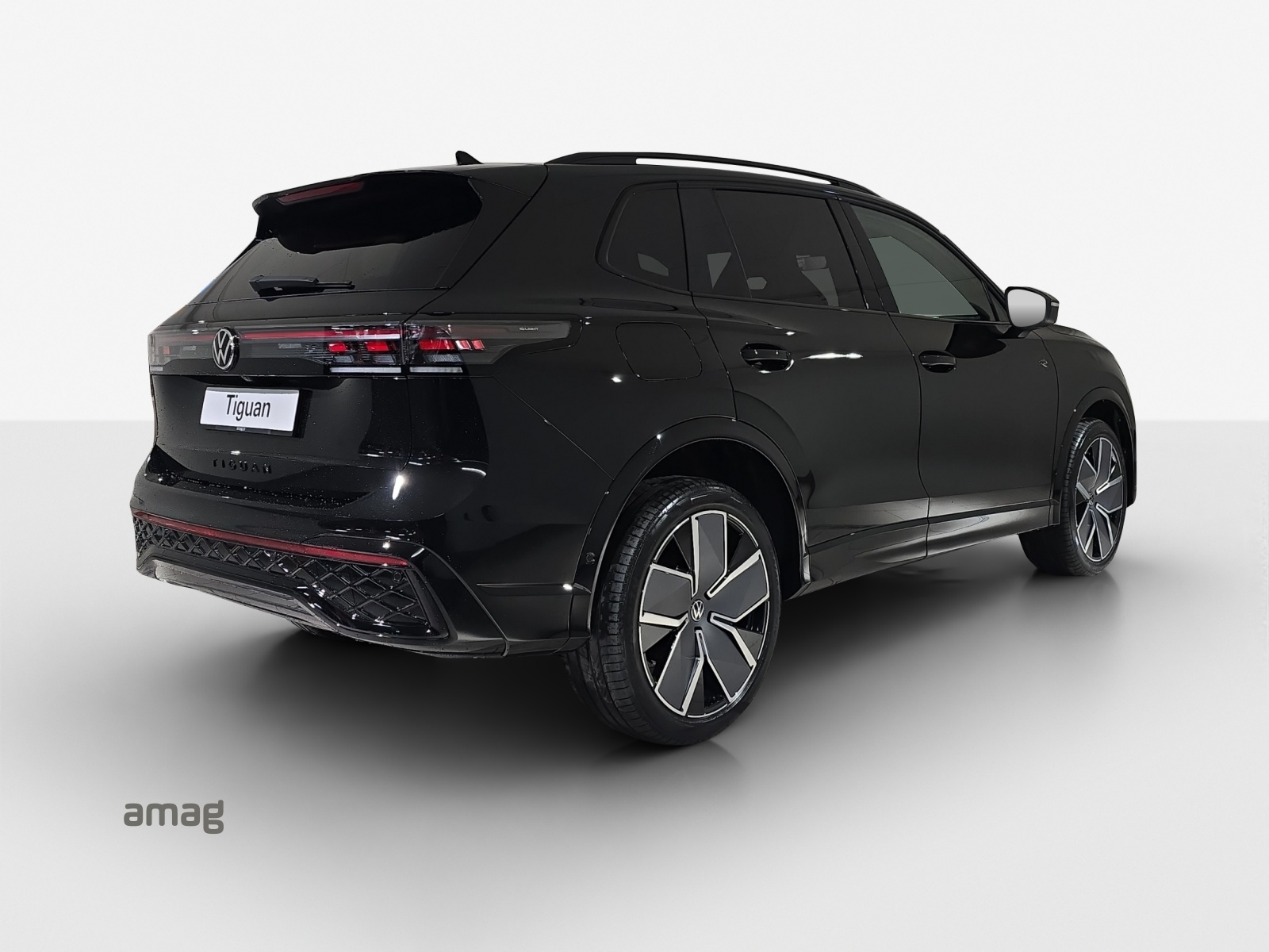 VW Tiguan 2.0 TSI DSG R-Line 4Motion-image-4