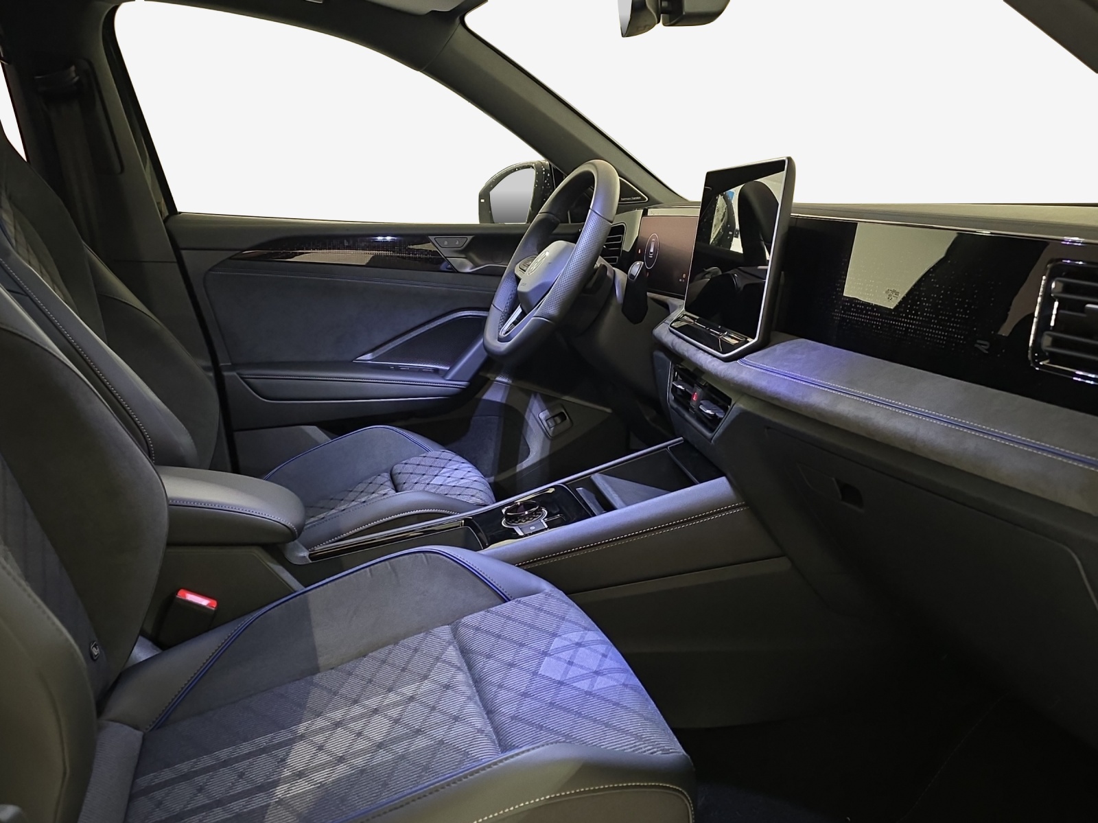 VW Tiguan 2.0 TSI DSG R-Line 4Motion-image-14