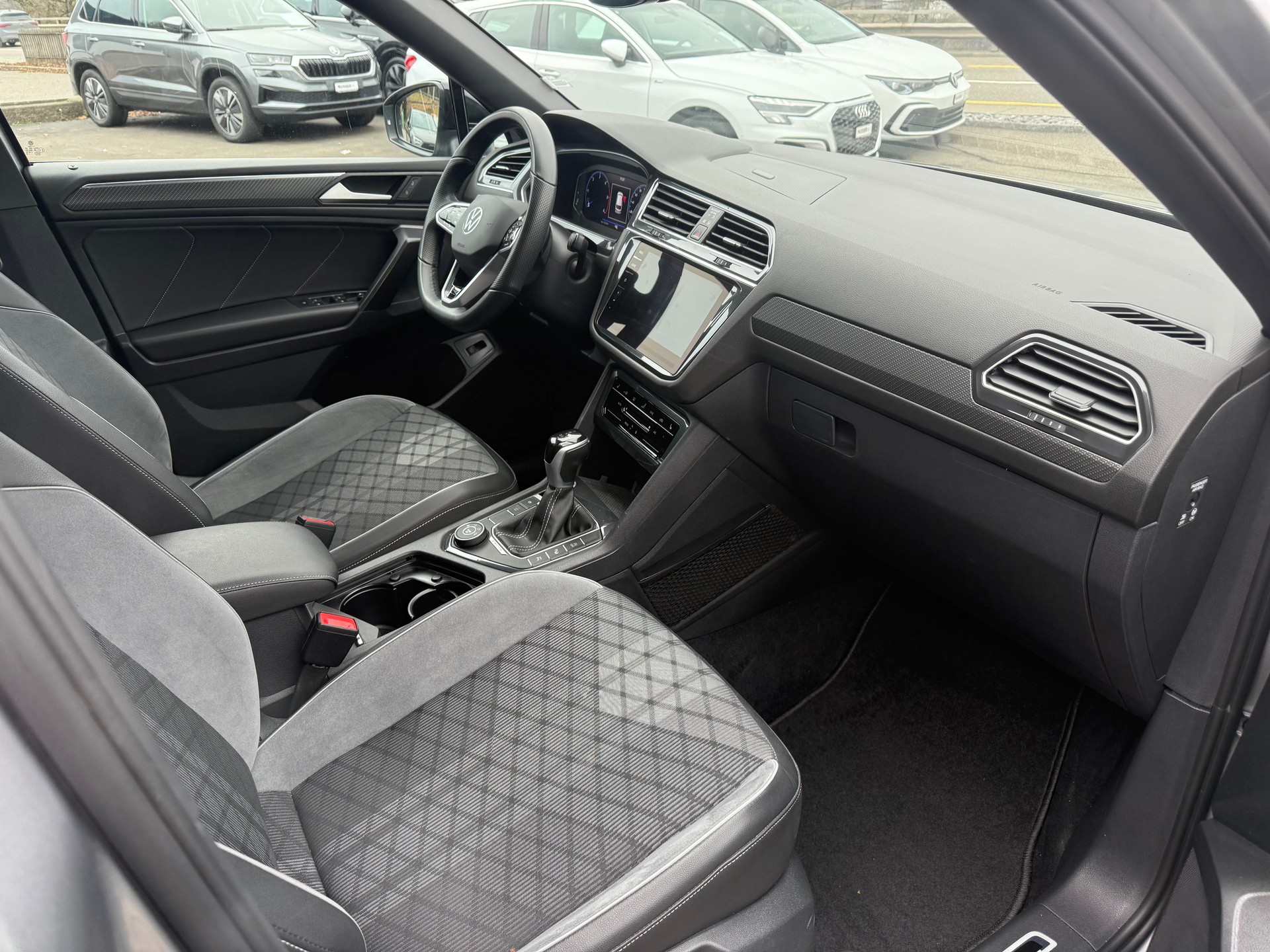 VW Tiguan Allspace 2.0 TDI SCR R-Line 4Motion DSG-image-13