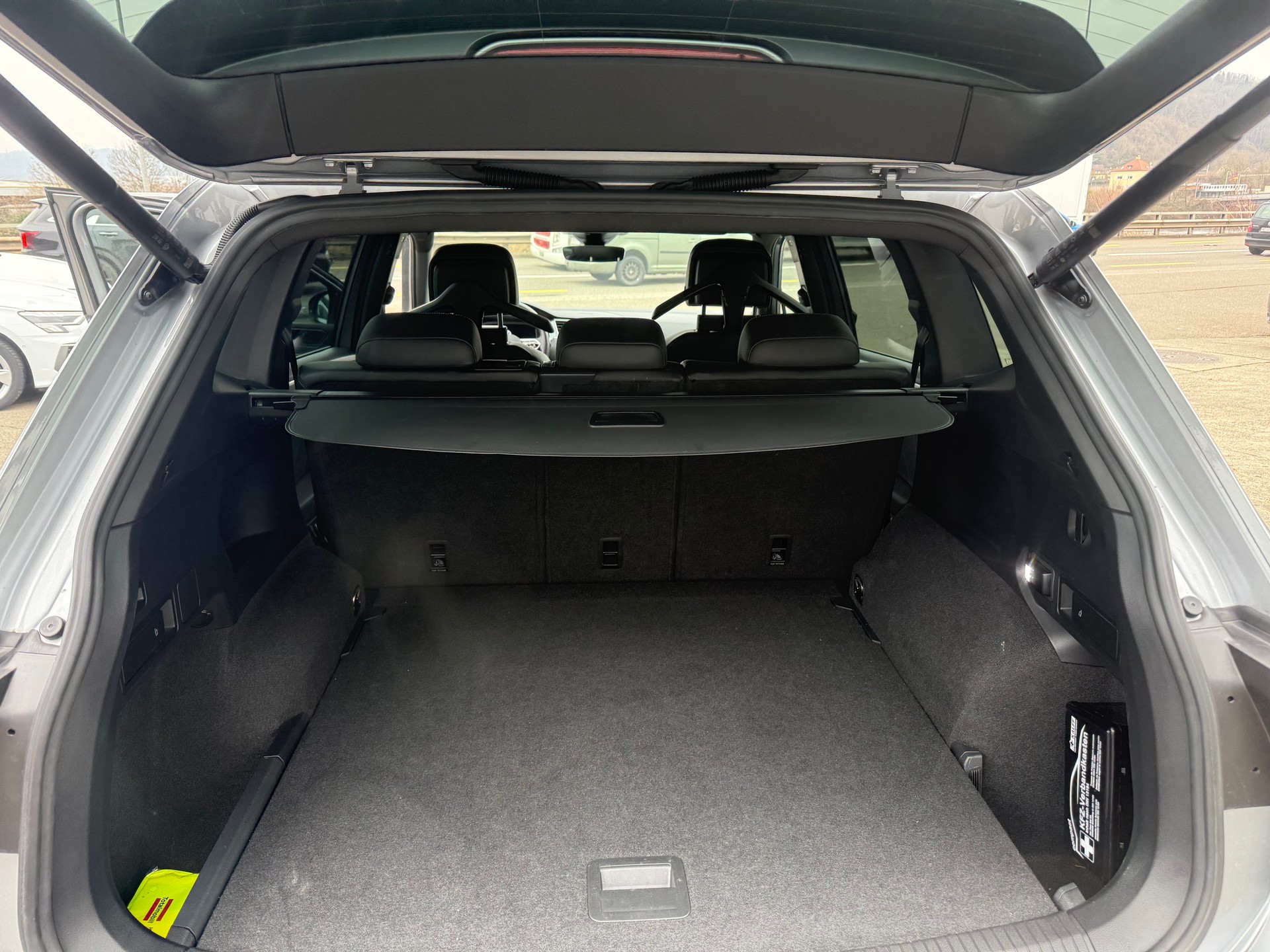 VW Tiguan Allspace 2.0 TDI SCR R-Line 4Motion DSG-image-10