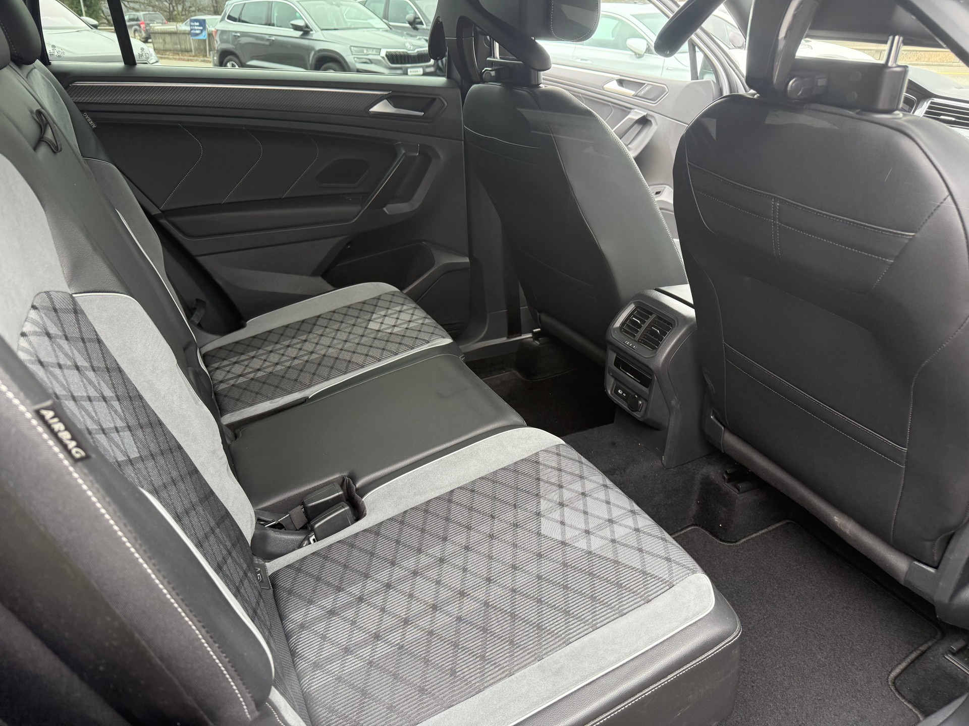 VW Tiguan Allspace 2.0 TDI SCR R-Line 4Motion DSG-image-12