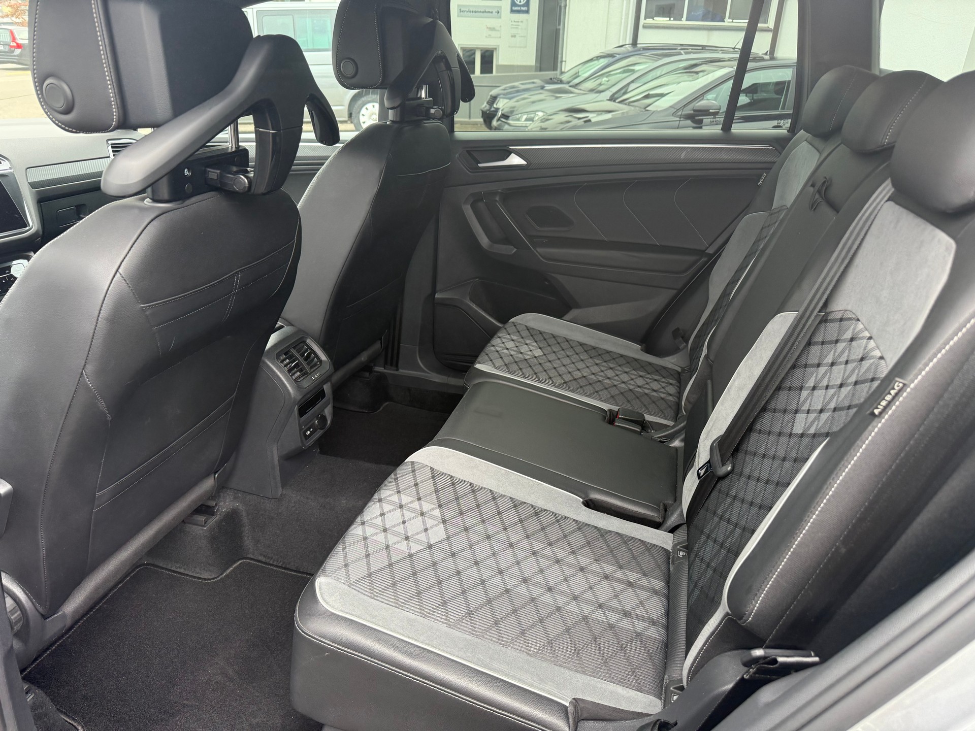 VW Tiguan Allspace 2.0 TDI SCR R-Line 4Motion DSG-image-9