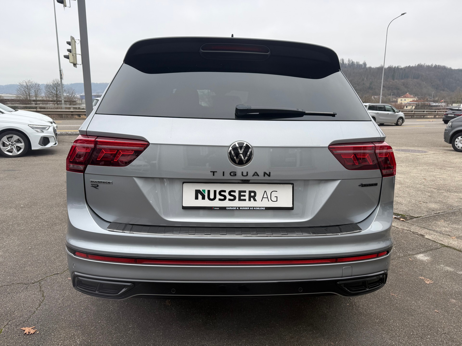 VW Tiguan Allspace 2.0 TDI SCR R-Line 4Motion DSG-image-3